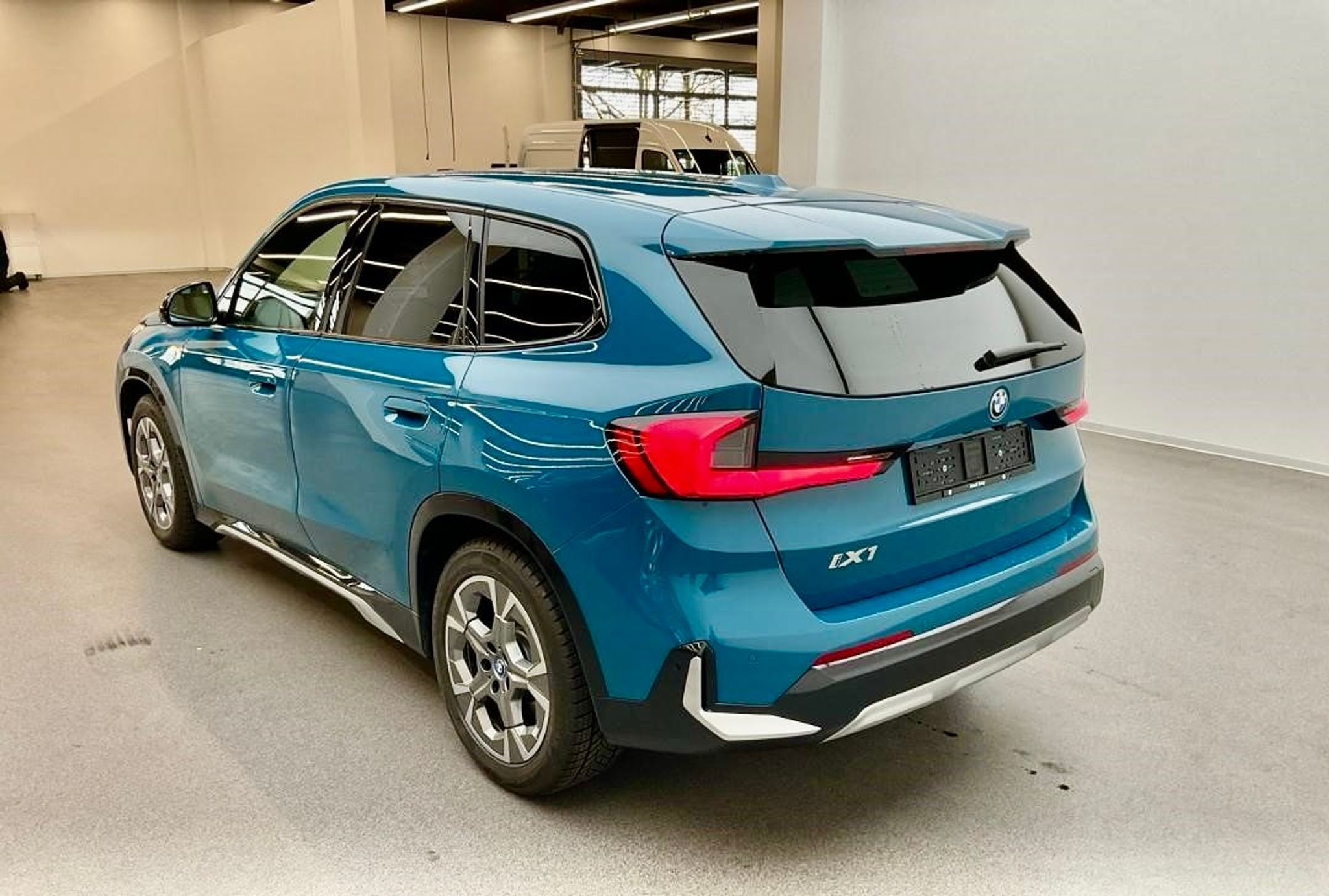 listing desktop thumbnail image 2