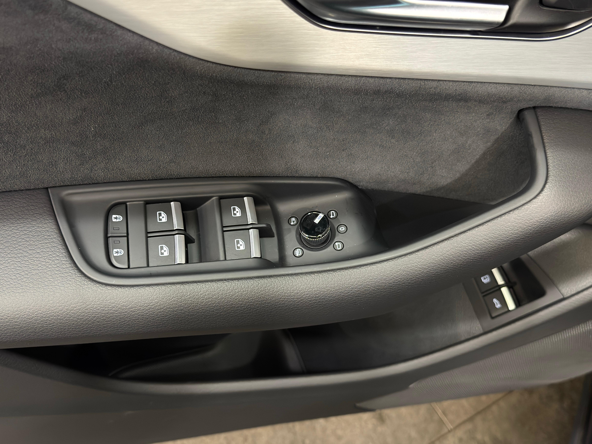 listing desktop thumbnail image 15