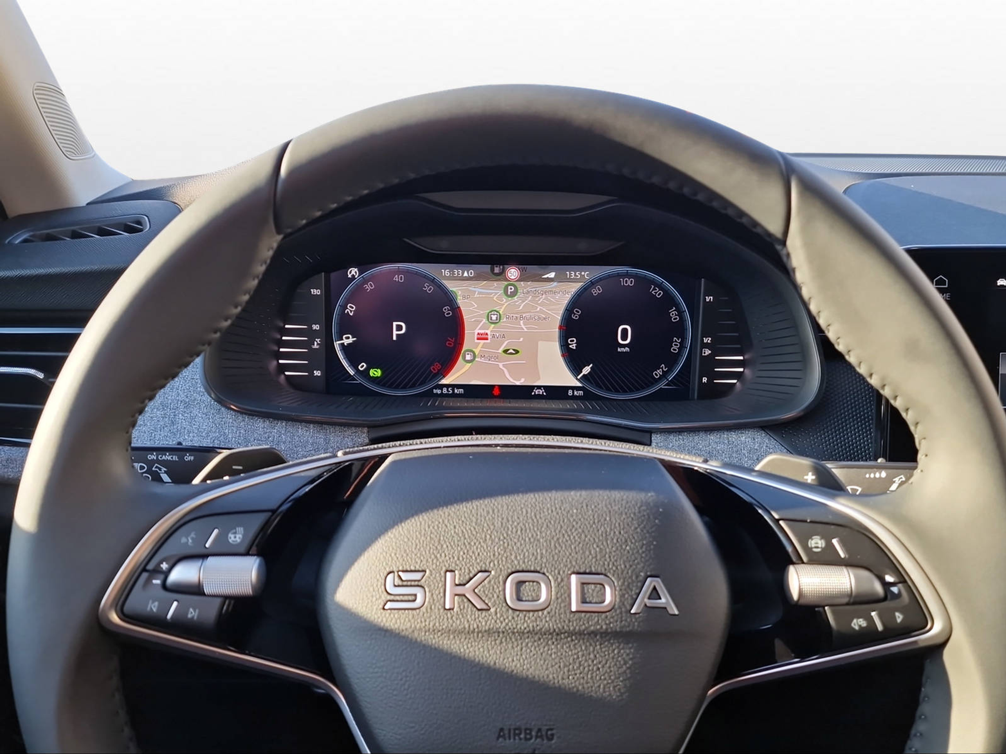 listing desktop thumbnail image 4