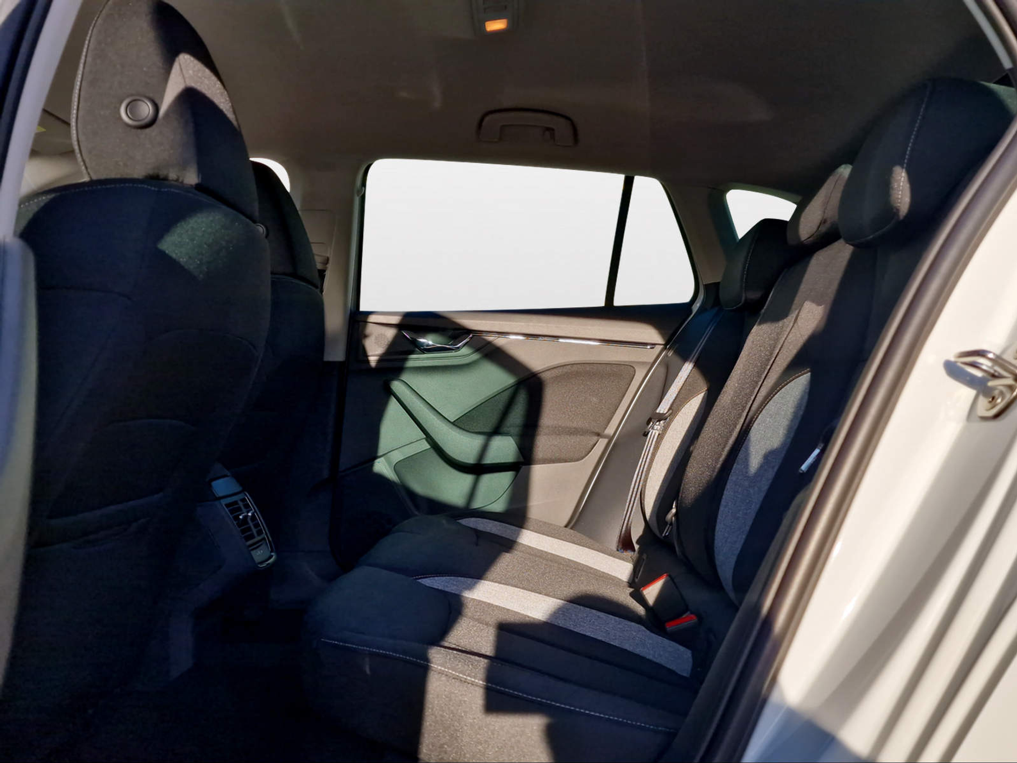 listing desktop thumbnail image 10