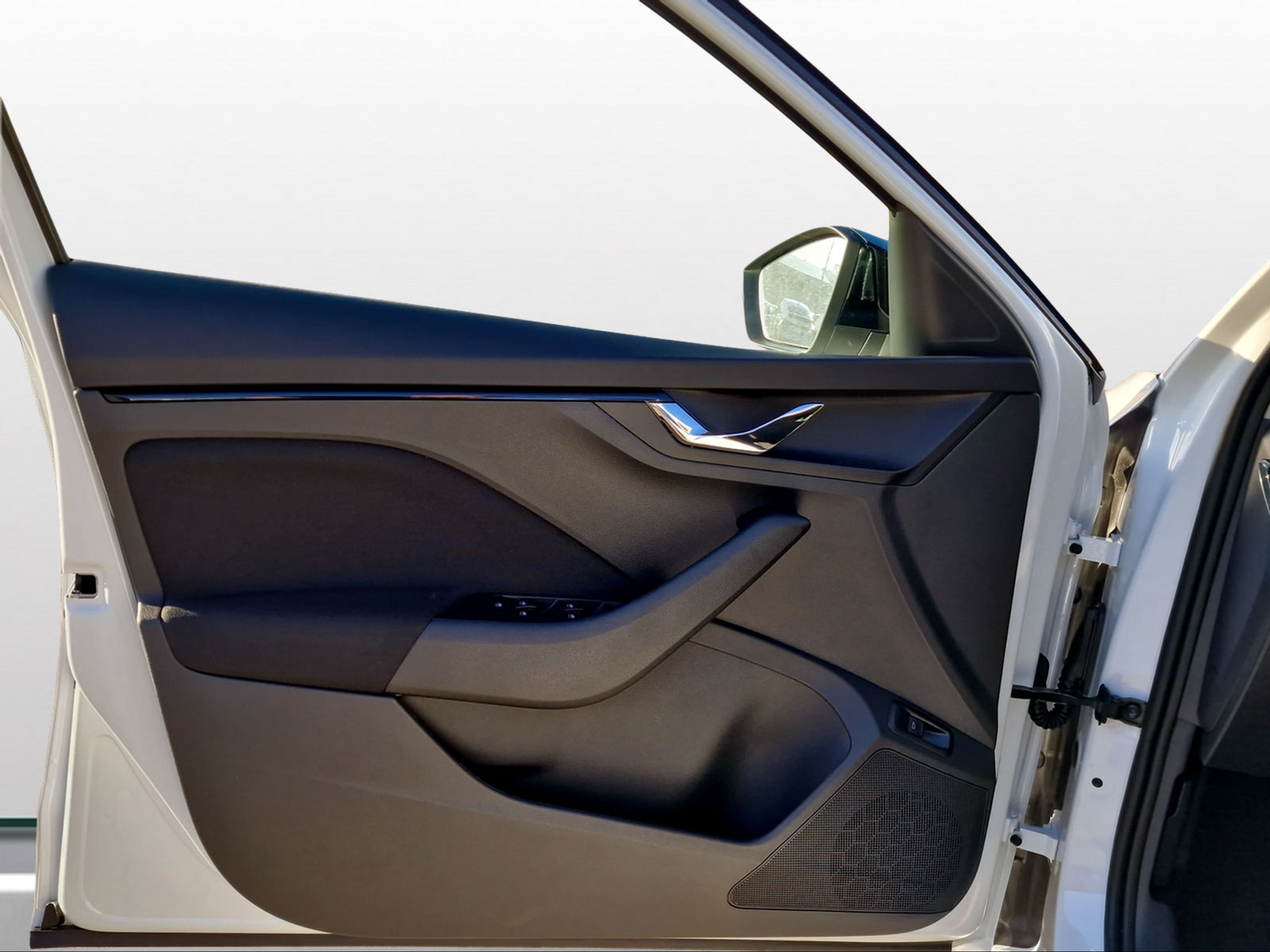 listing desktop thumbnail image 9