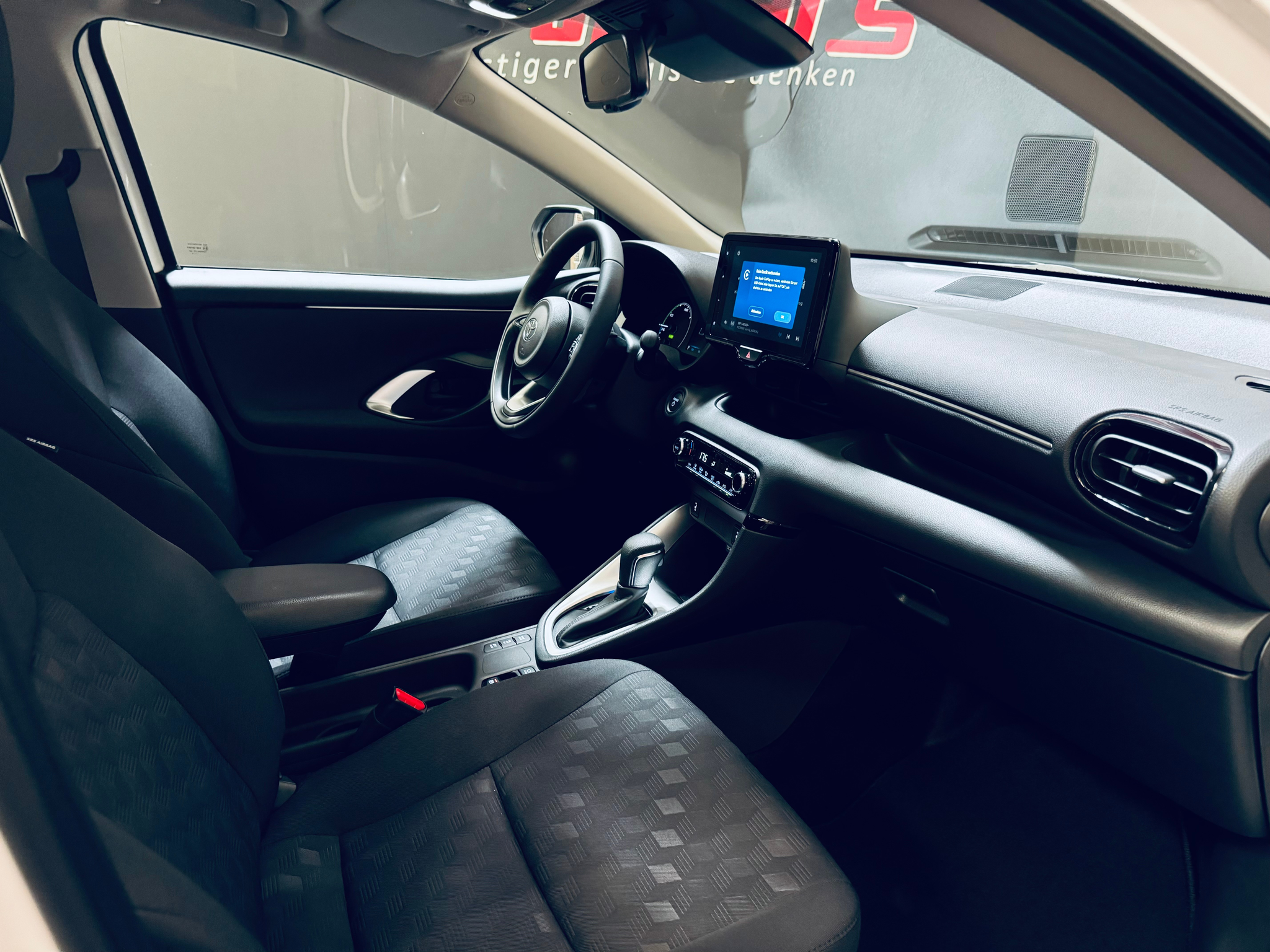 listing desktop thumbnail image 16