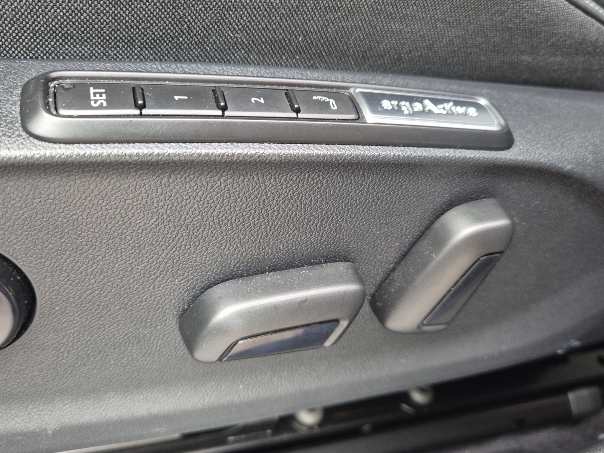 listing desktop thumbnail image 25