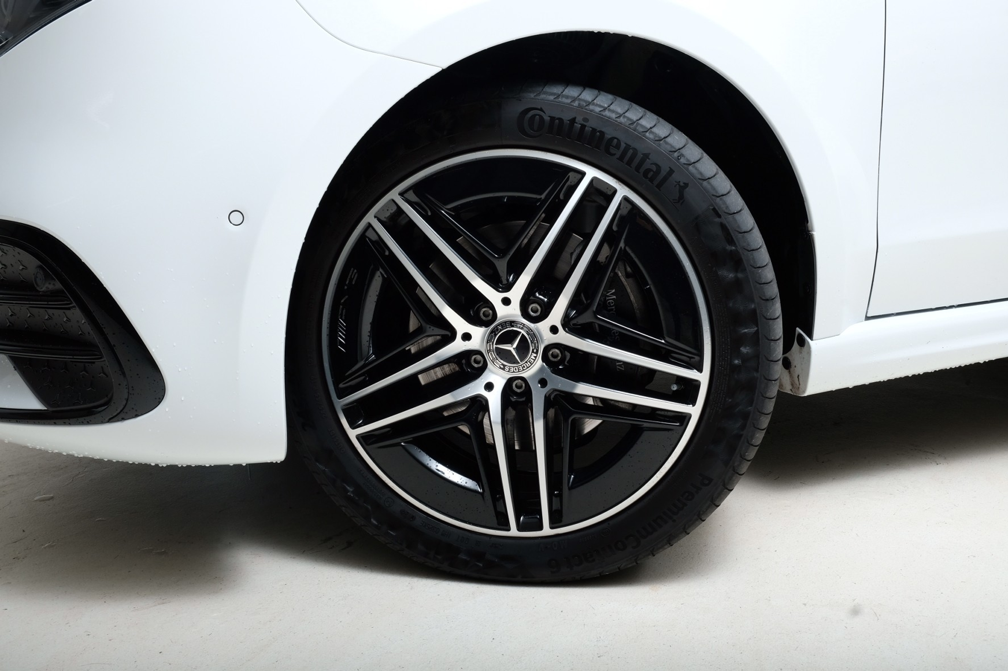 listing desktop thumbnail image 1