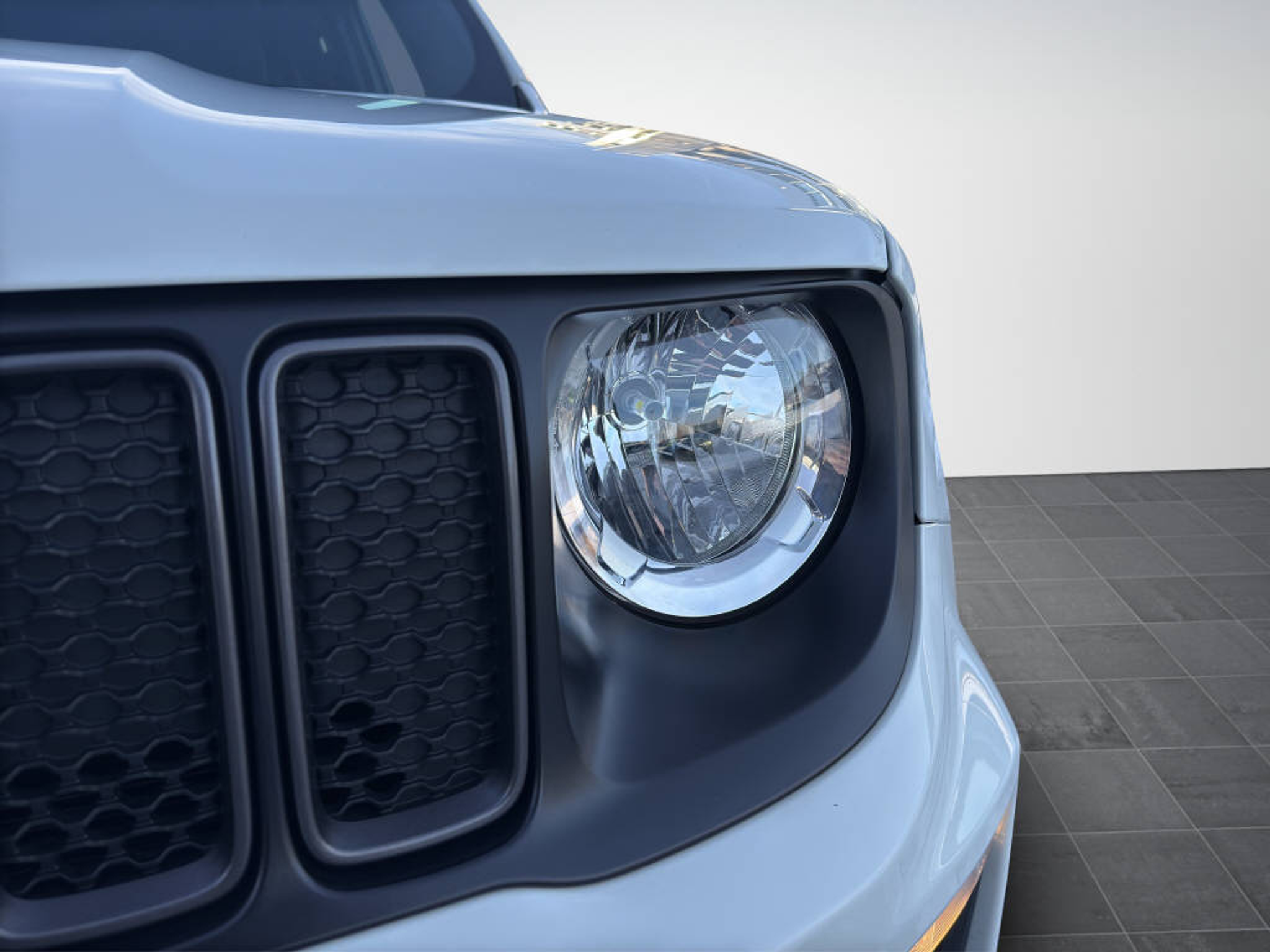 listing desktop thumbnail image 16