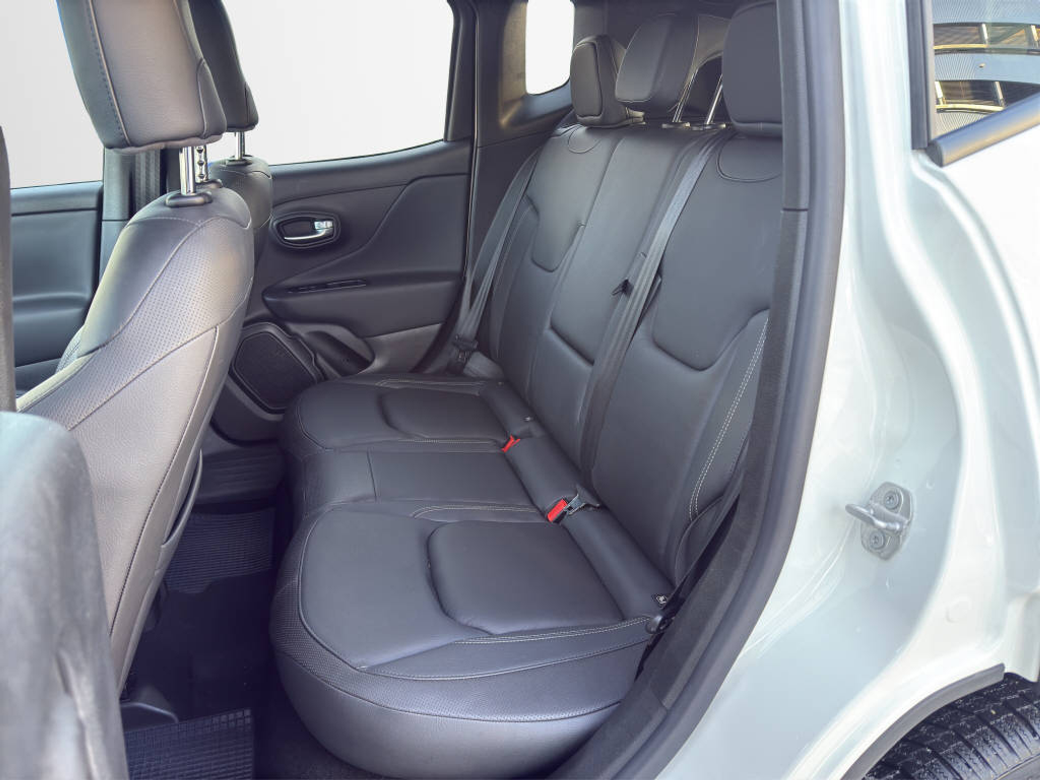 listing desktop thumbnail image 14