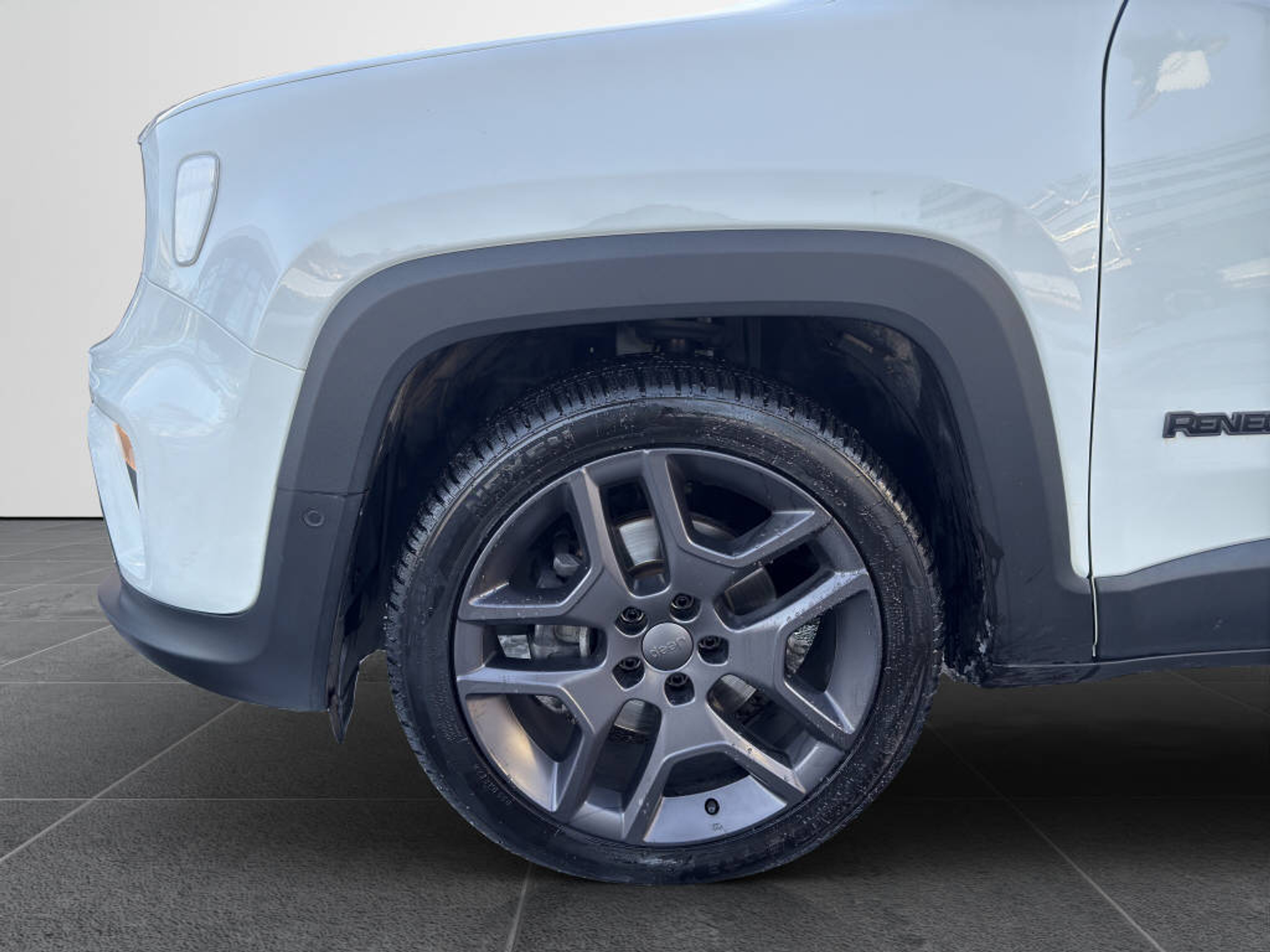 listing desktop thumbnail image 18