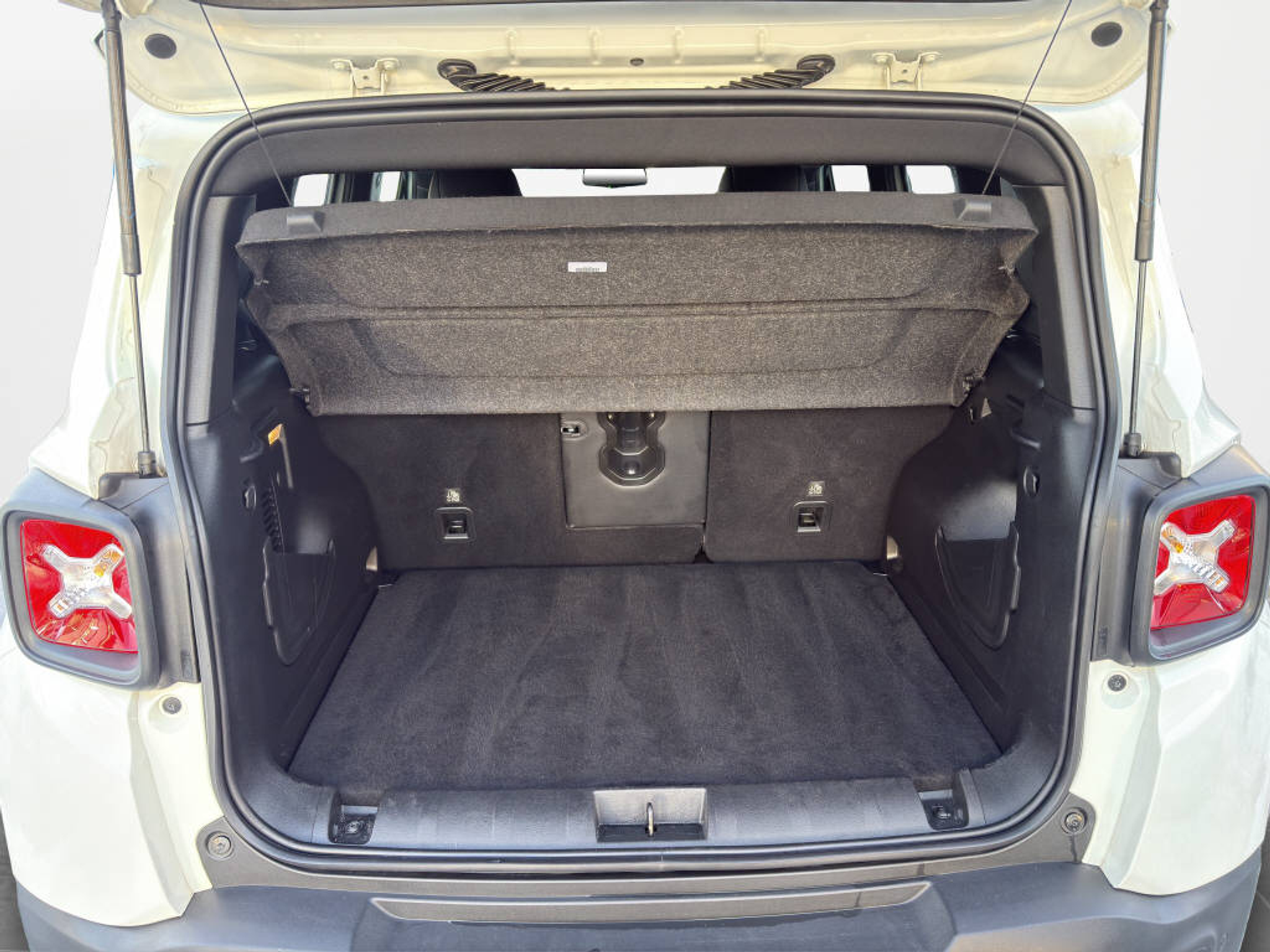 listing desktop thumbnail image 15