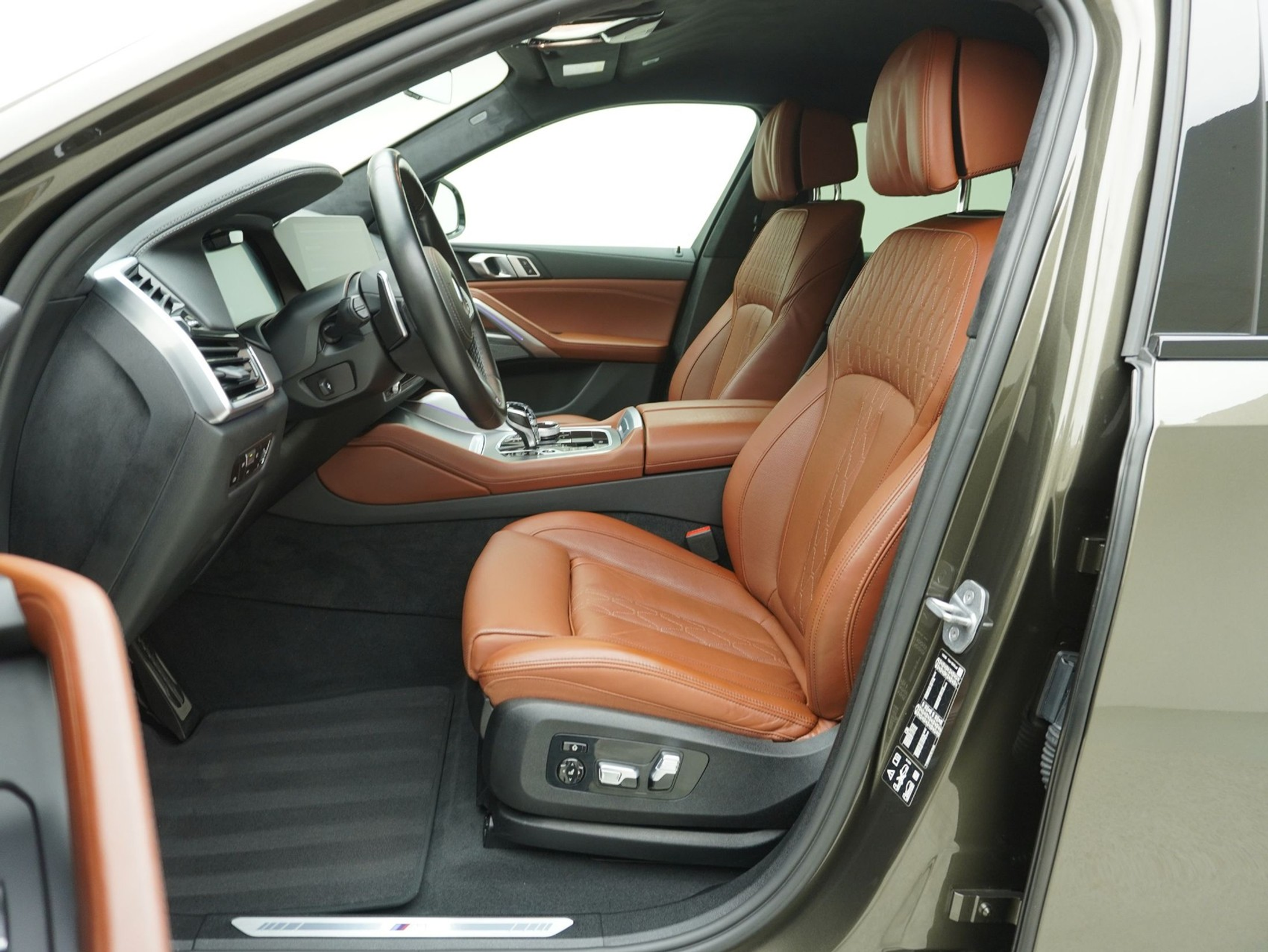 listing desktop thumbnail image 8