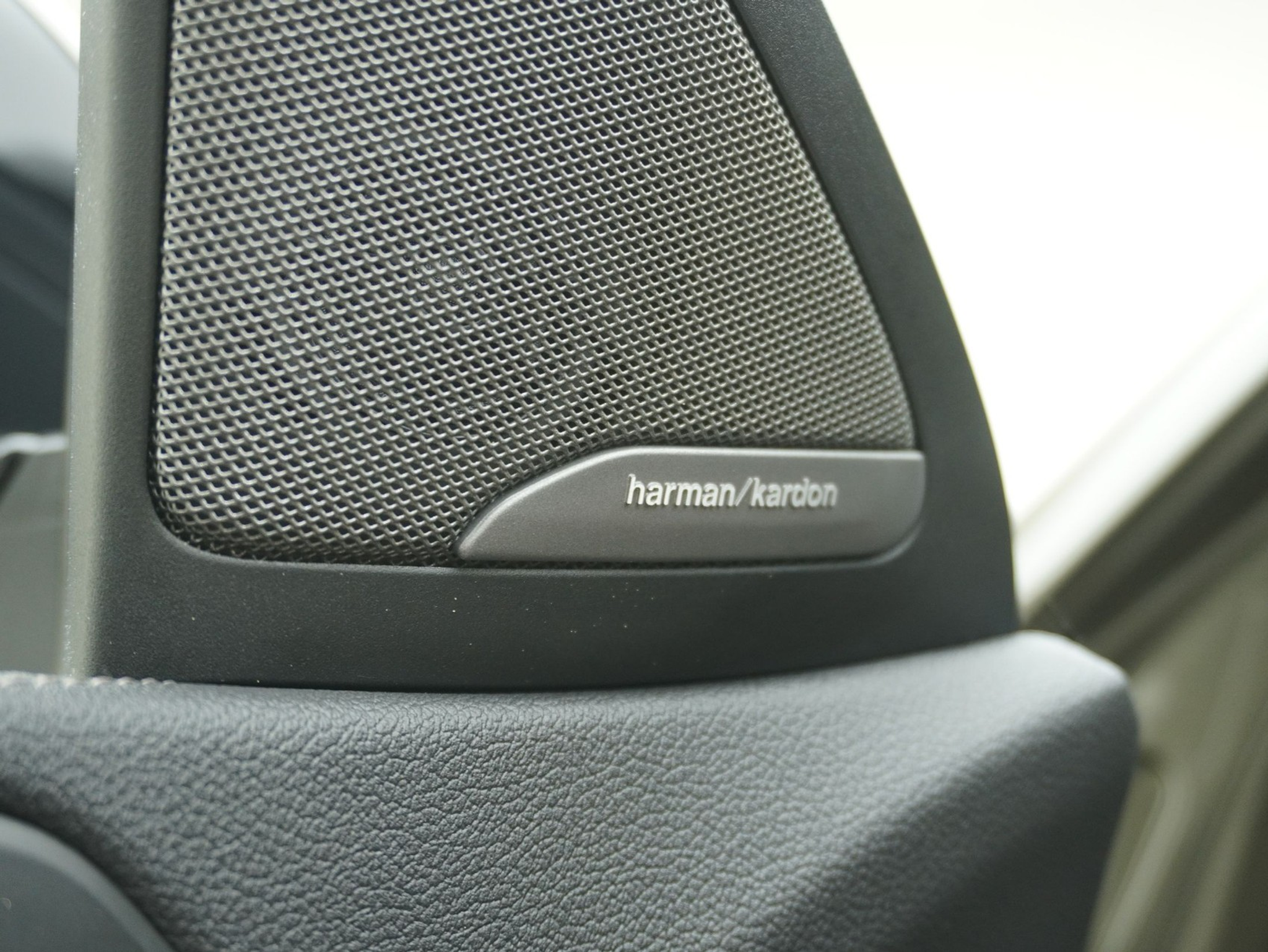 listing desktop thumbnail image 18