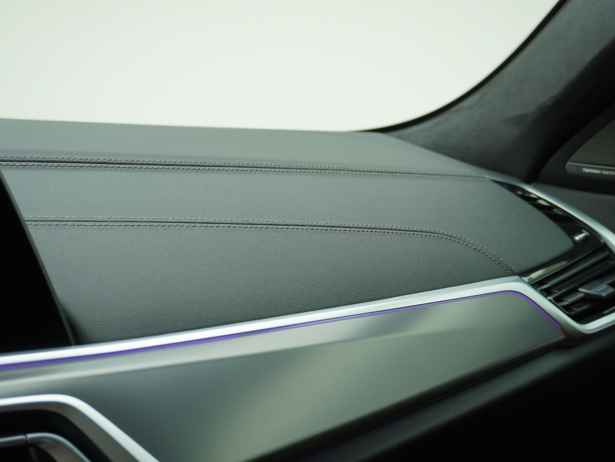 listing desktop thumbnail image 16