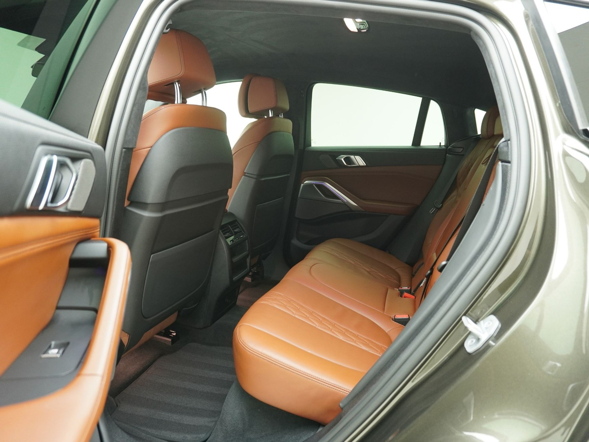 listing desktop thumbnail image 12