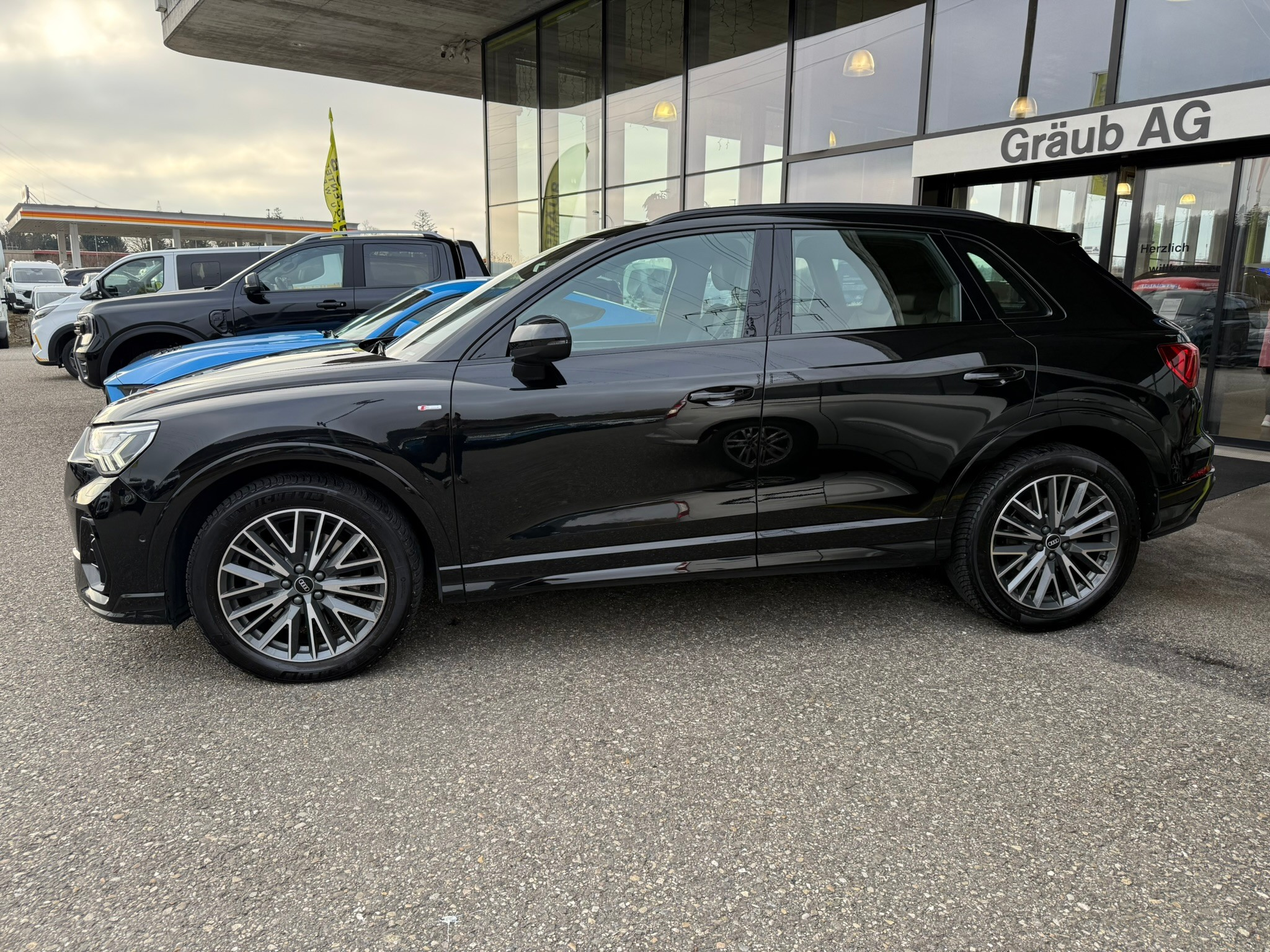 listing desktop thumbnail image 3