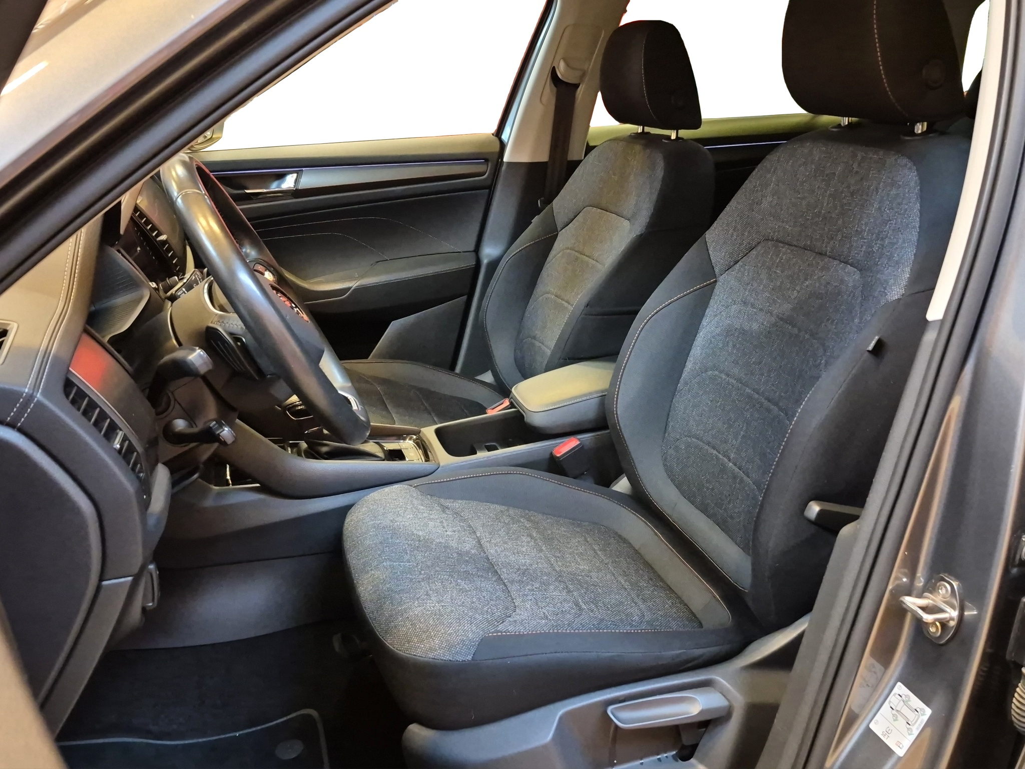 listing desktop thumbnail image 10