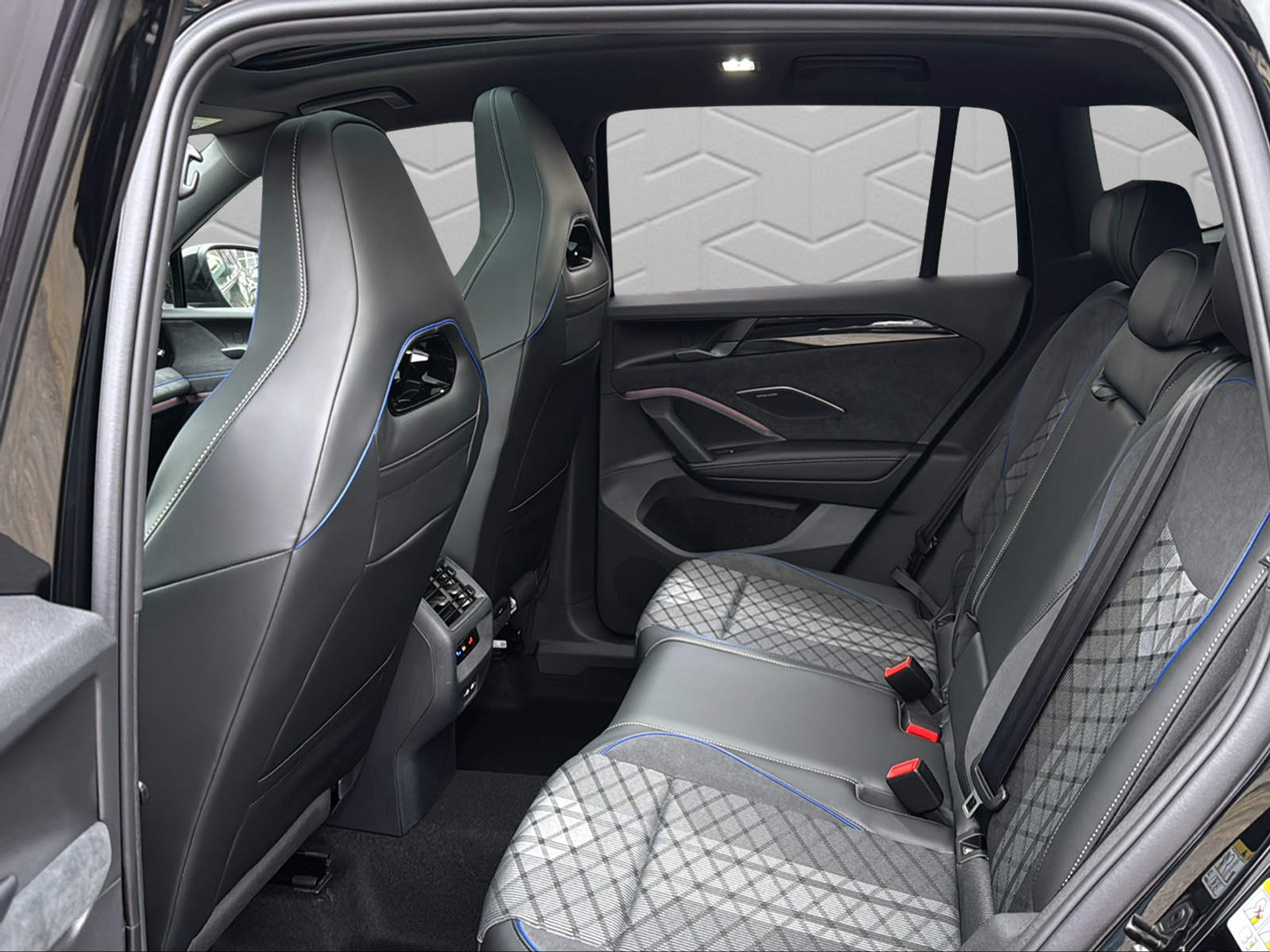 listing desktop thumbnail image 12