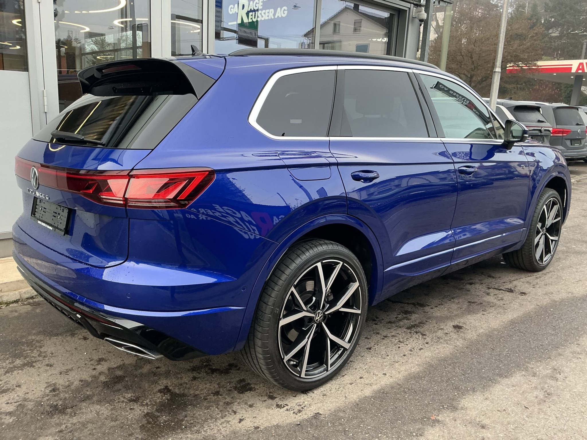 listing desktop thumbnail image 3