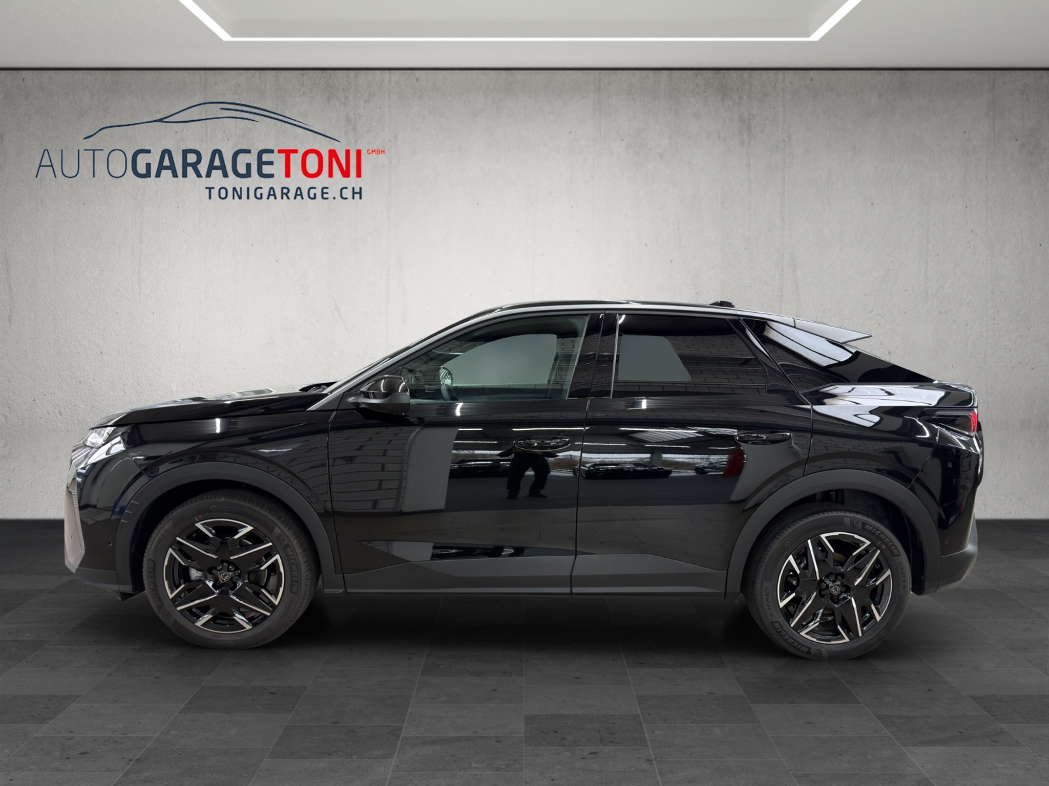 listing desktop thumbnail image 3