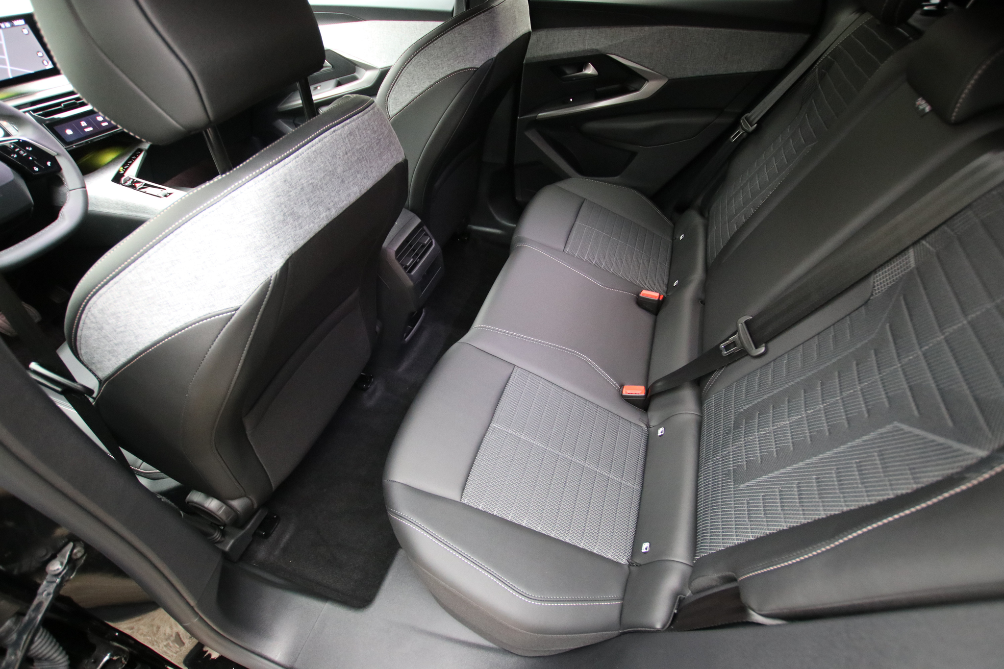 listing desktop thumbnail image 10