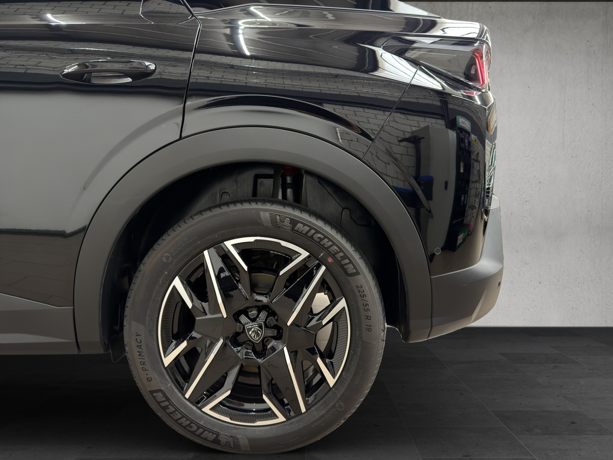 listing desktop thumbnail image 8