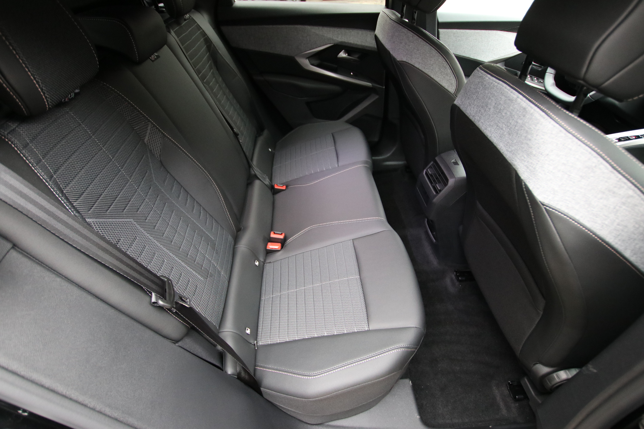 listing desktop thumbnail image 14