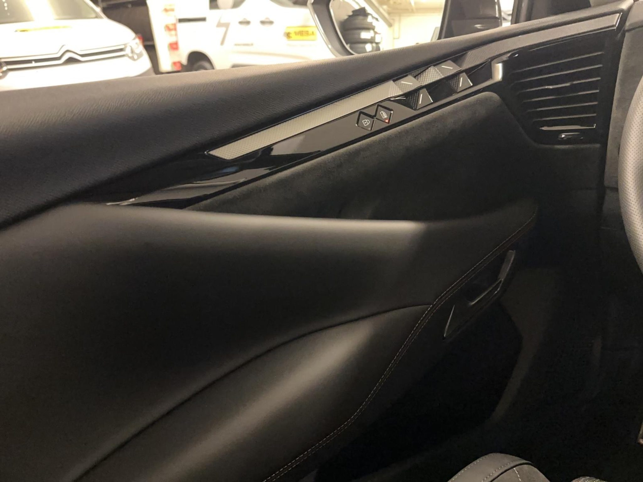 listing desktop thumbnail image 11