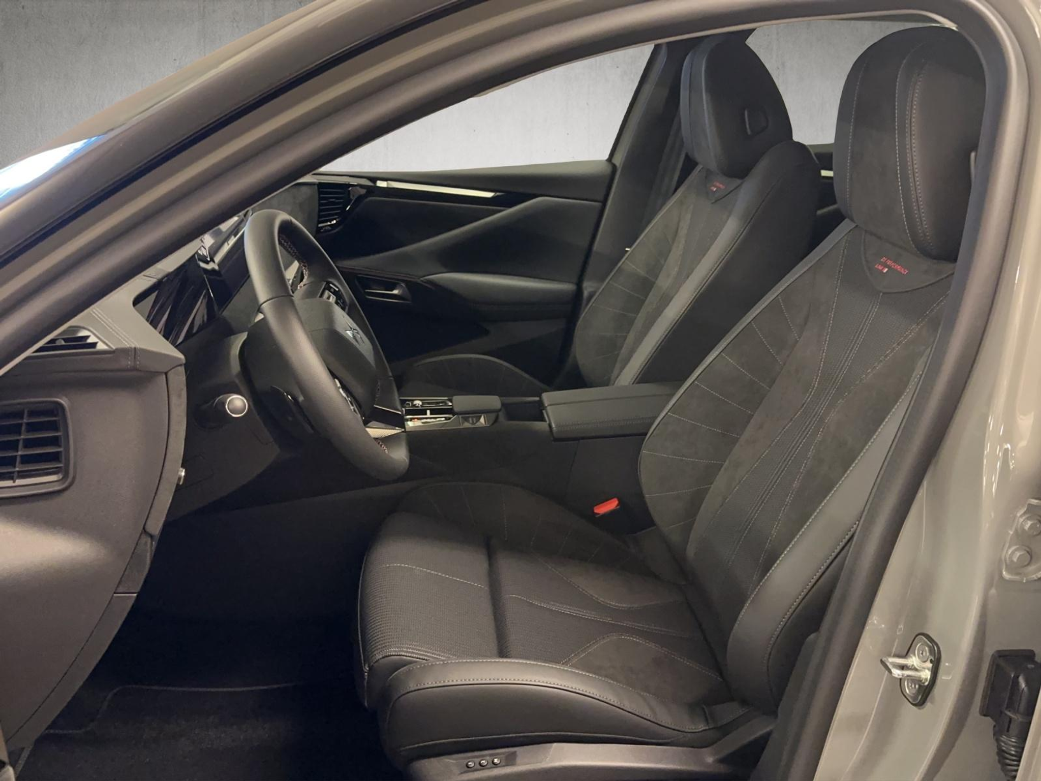 listing desktop thumbnail image 8