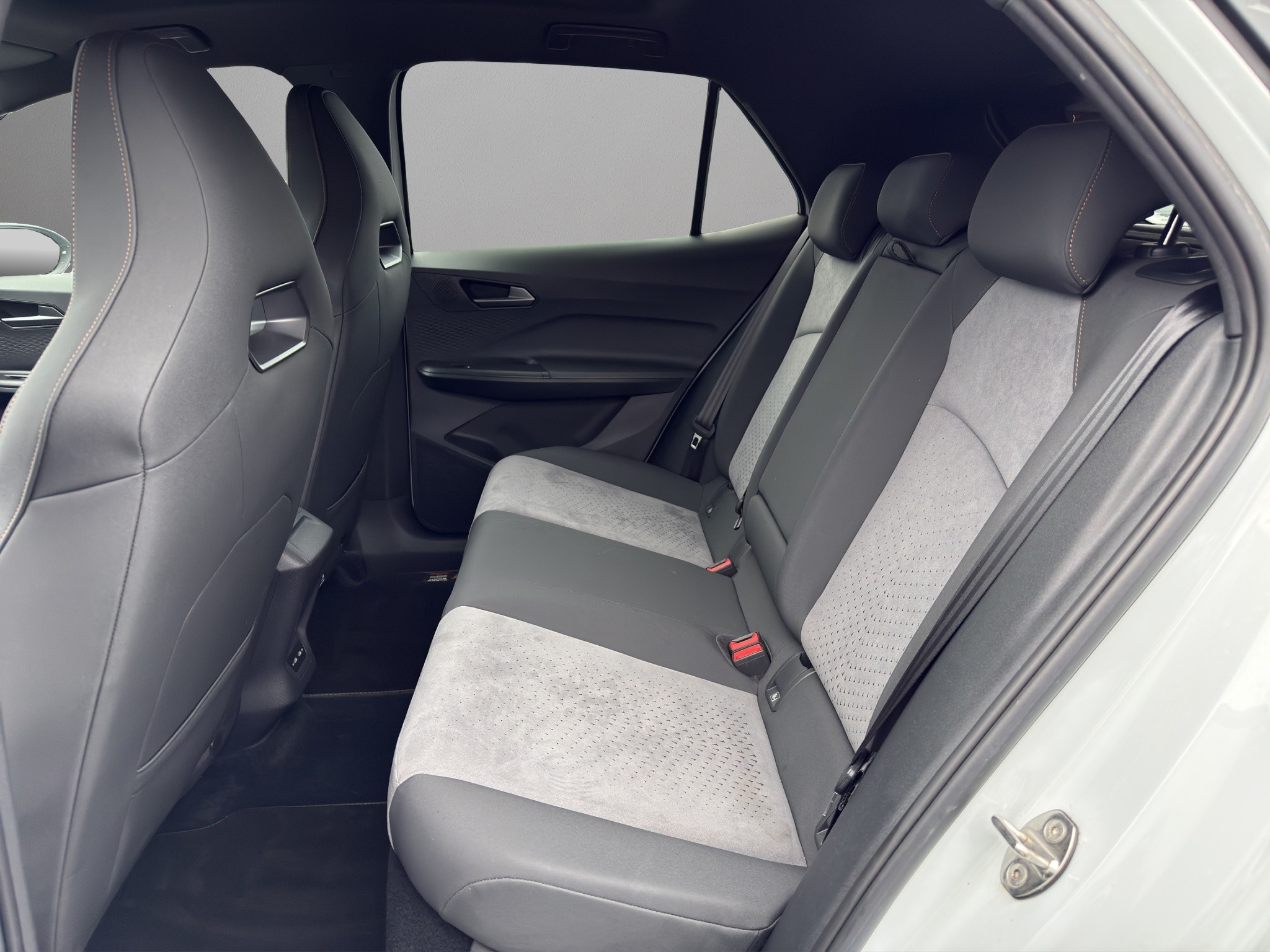 listing desktop thumbnail image 5