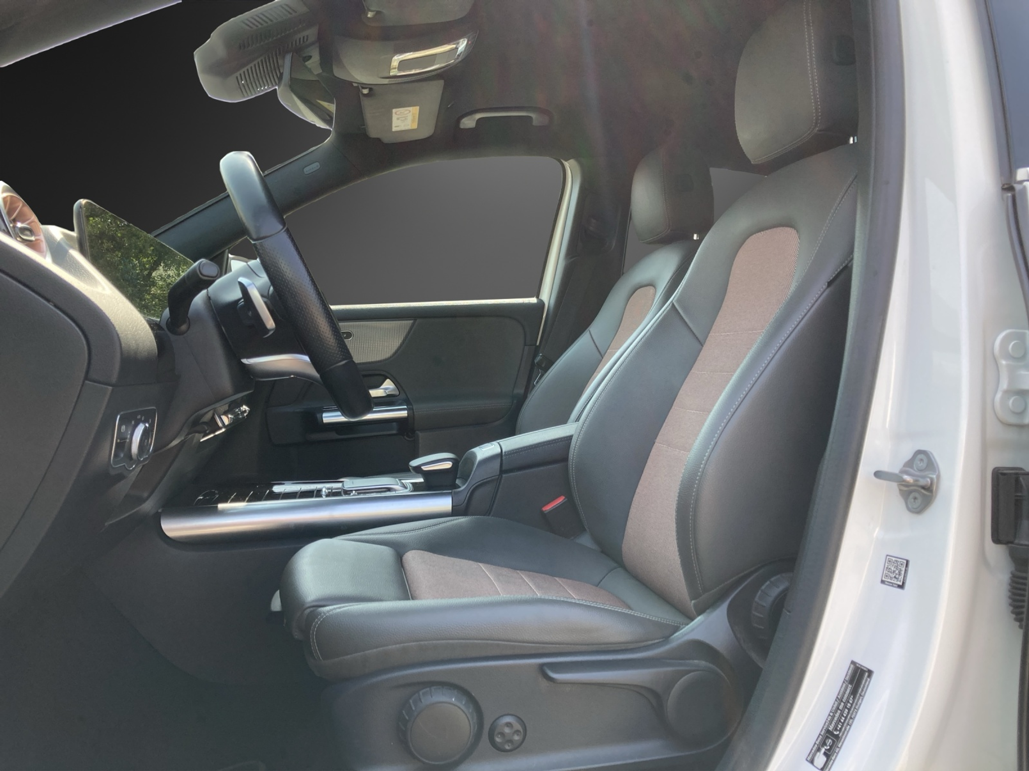 listing desktop thumbnail image 6