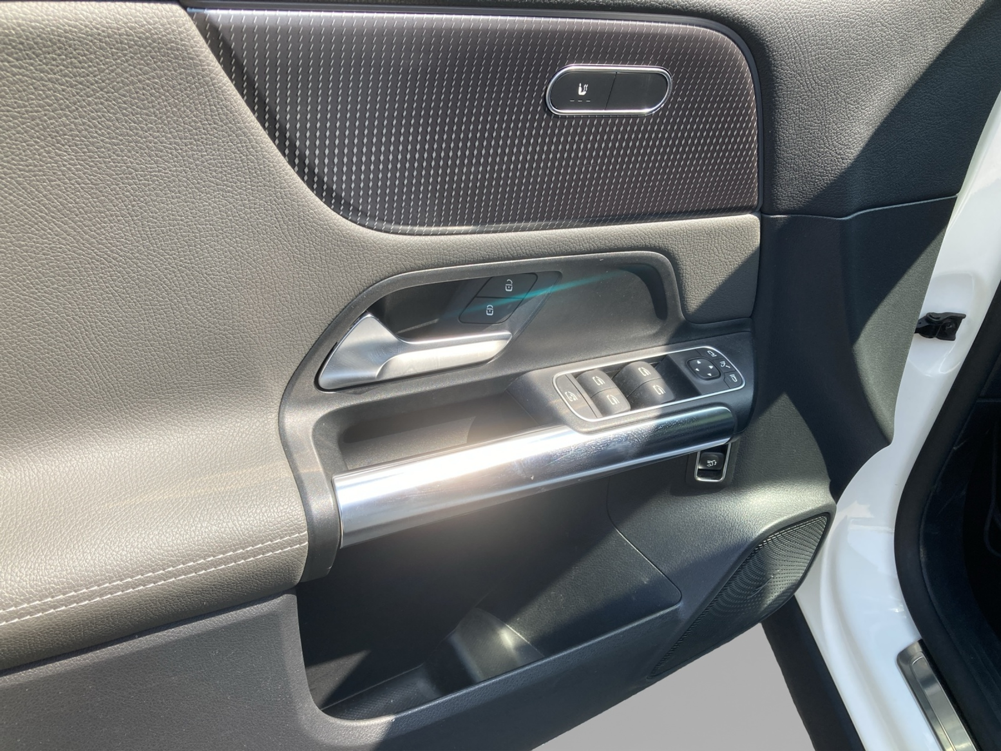 listing desktop thumbnail image 9