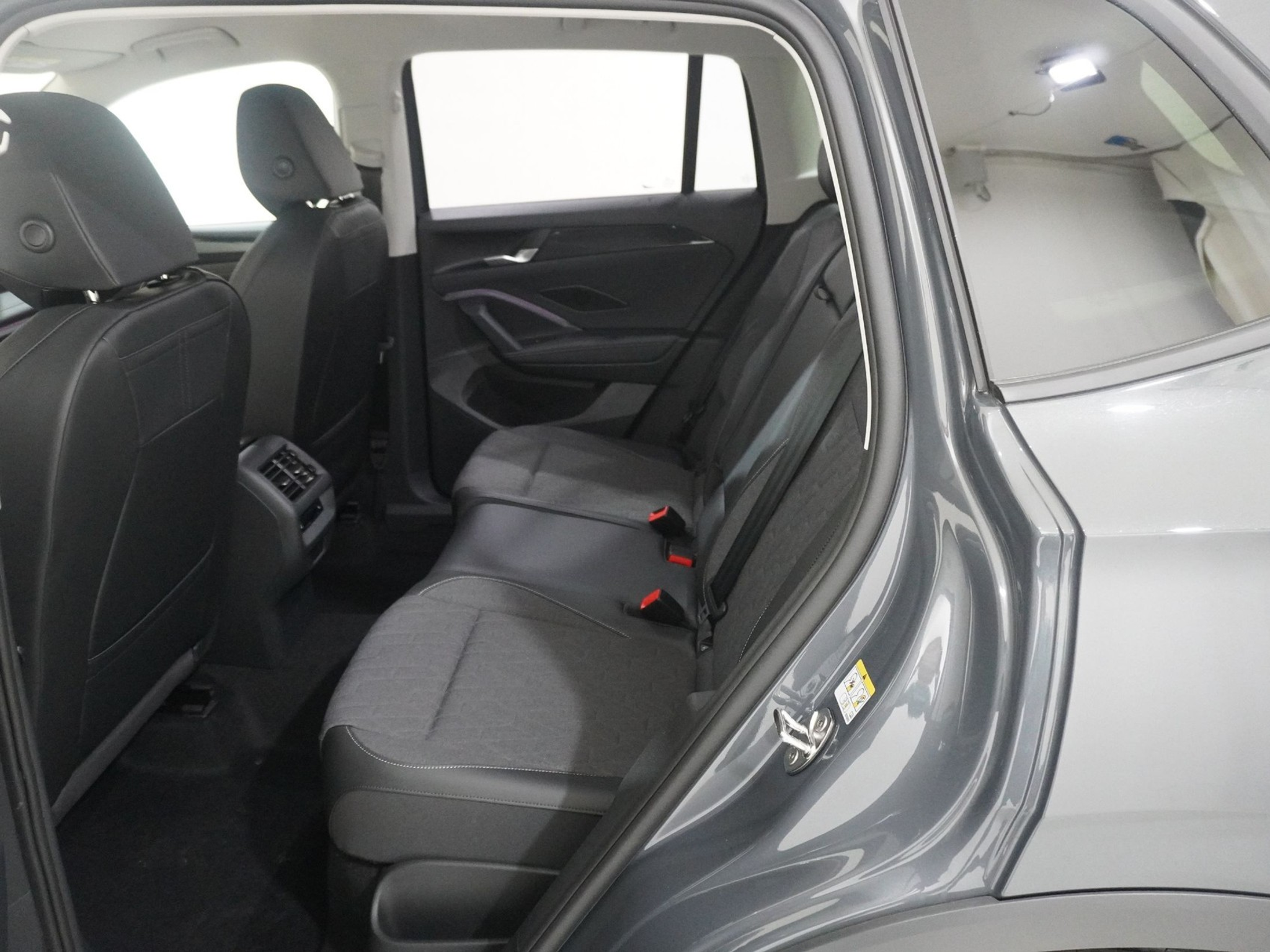 listing desktop thumbnail image 12