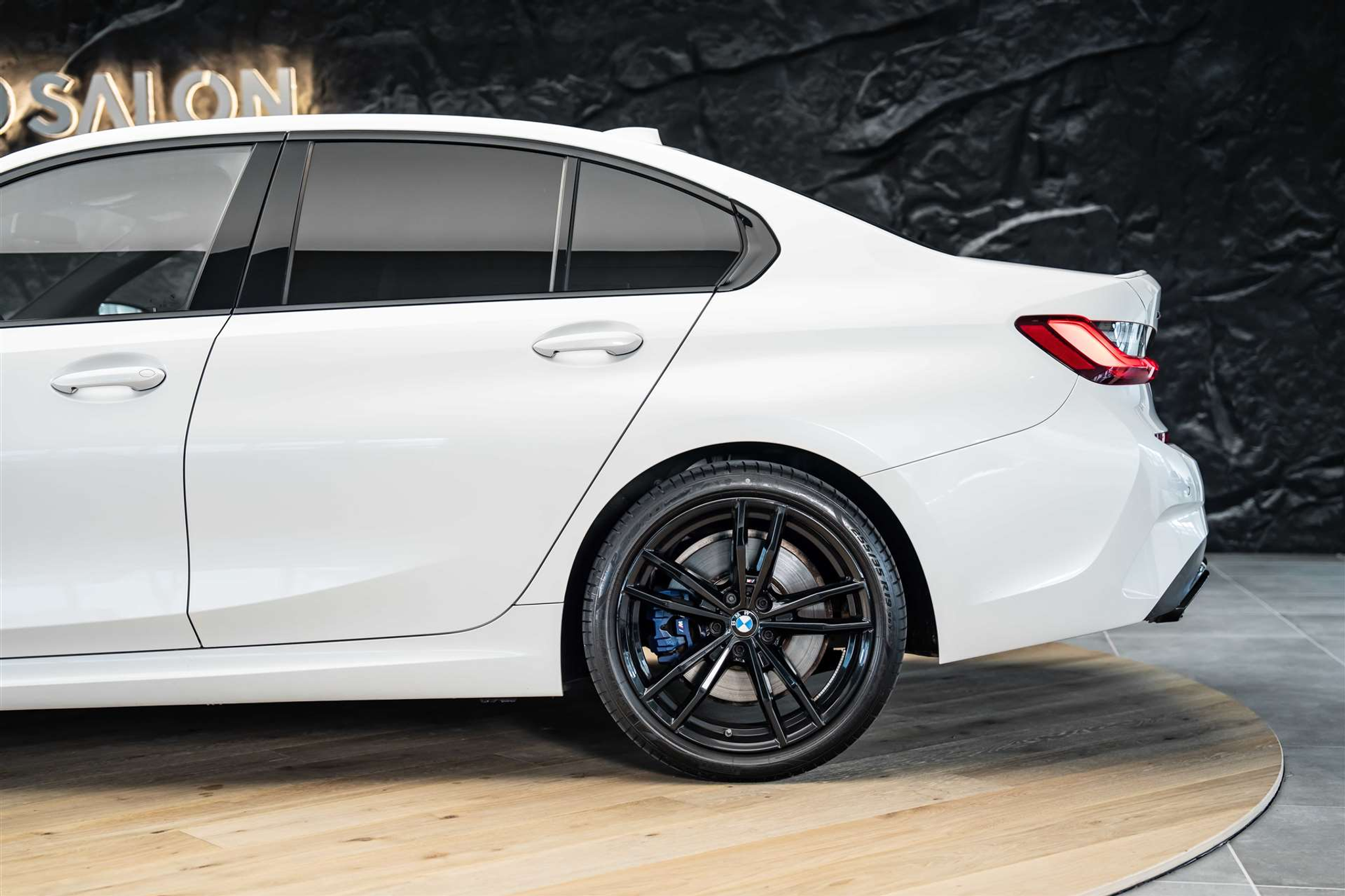 listing desktop thumbnail image 18