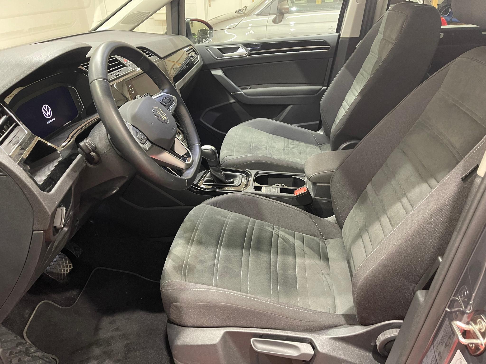 listing desktop thumbnail image 8