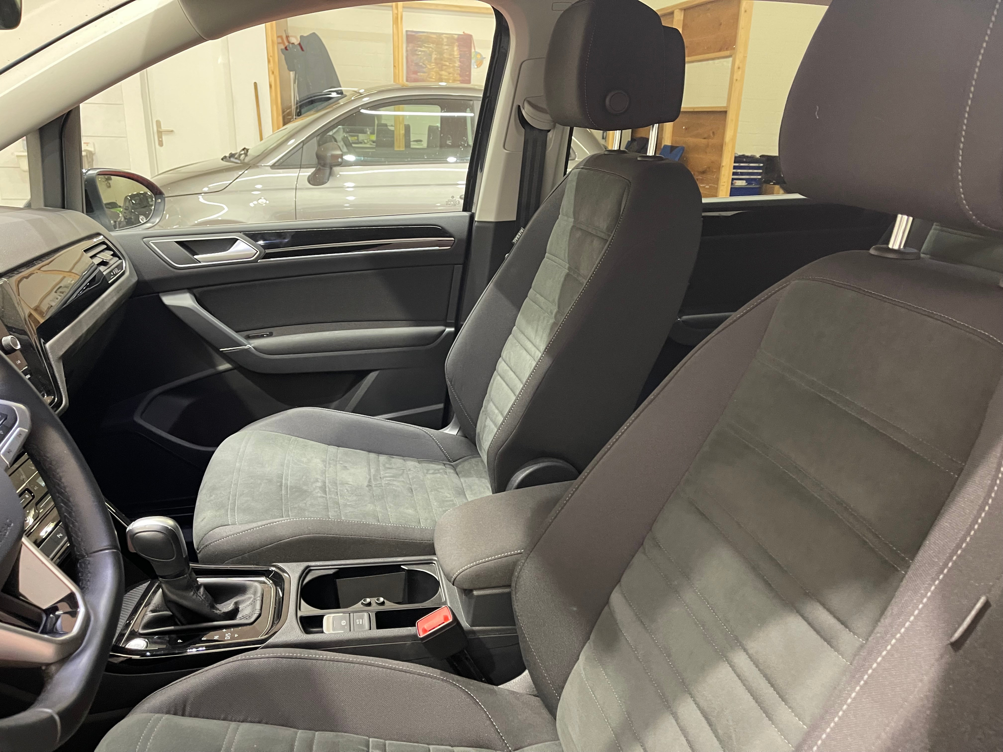 listing desktop thumbnail image 9