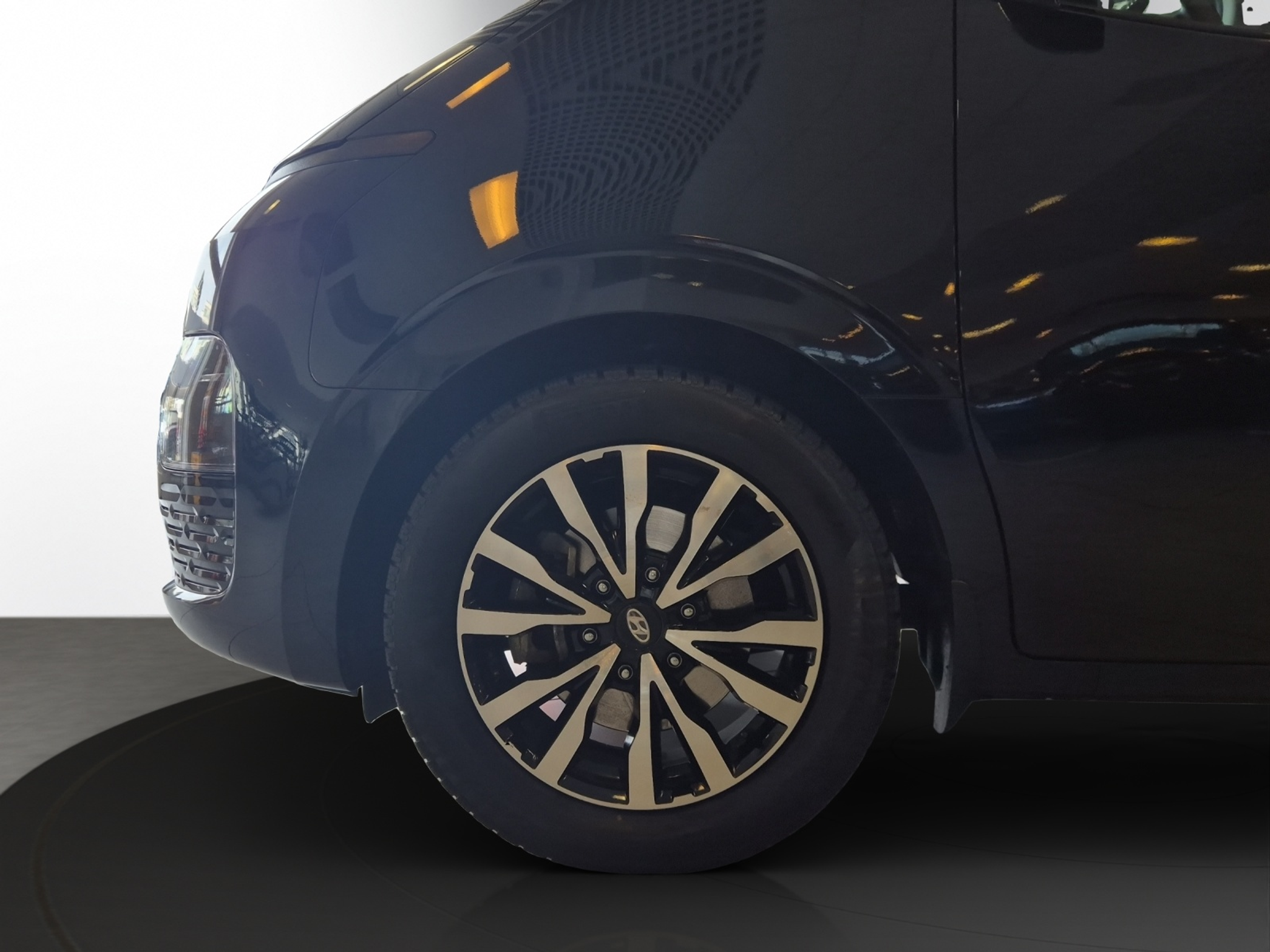 listing desktop thumbnail image 3