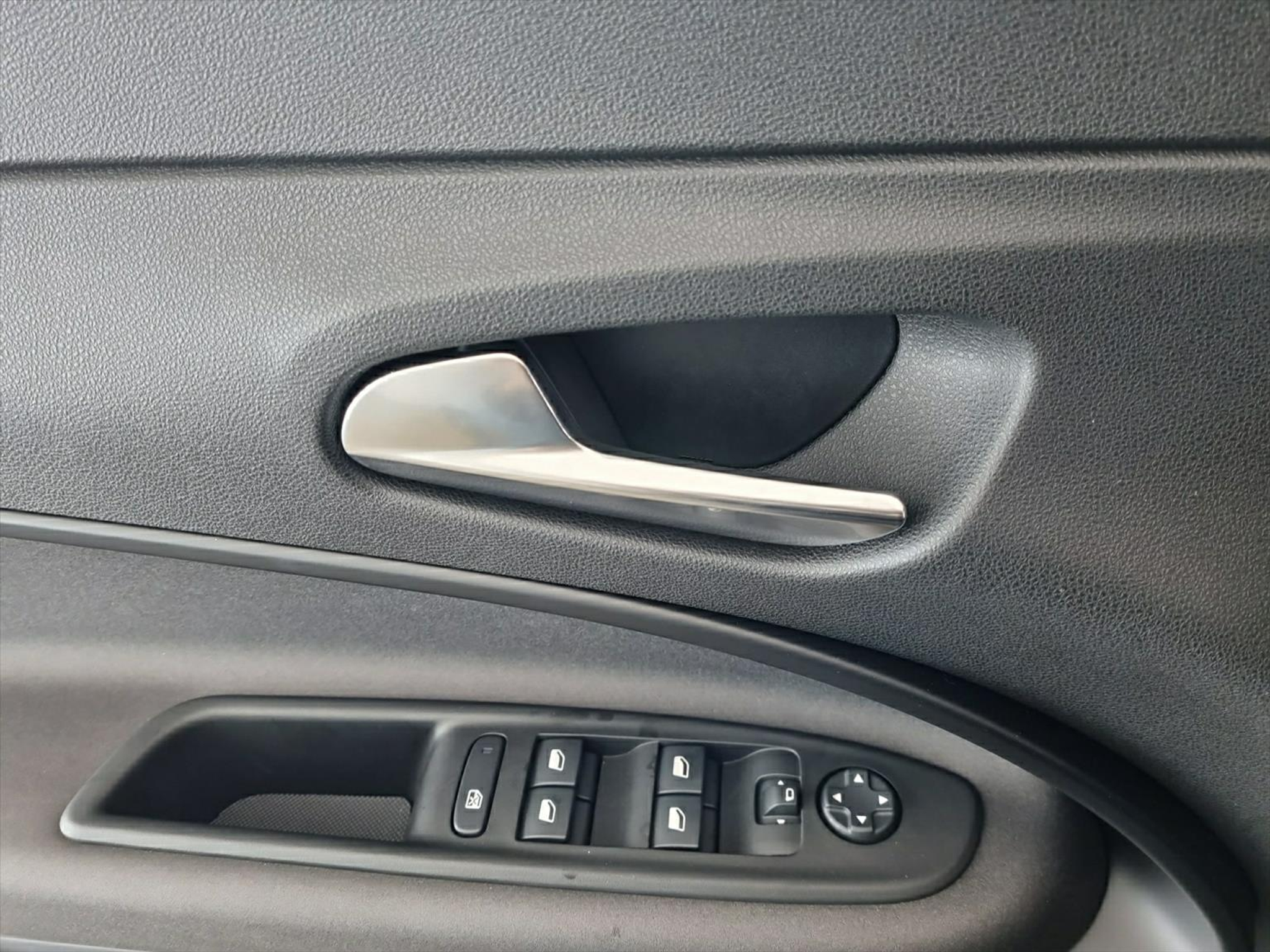 listing desktop thumbnail image 10