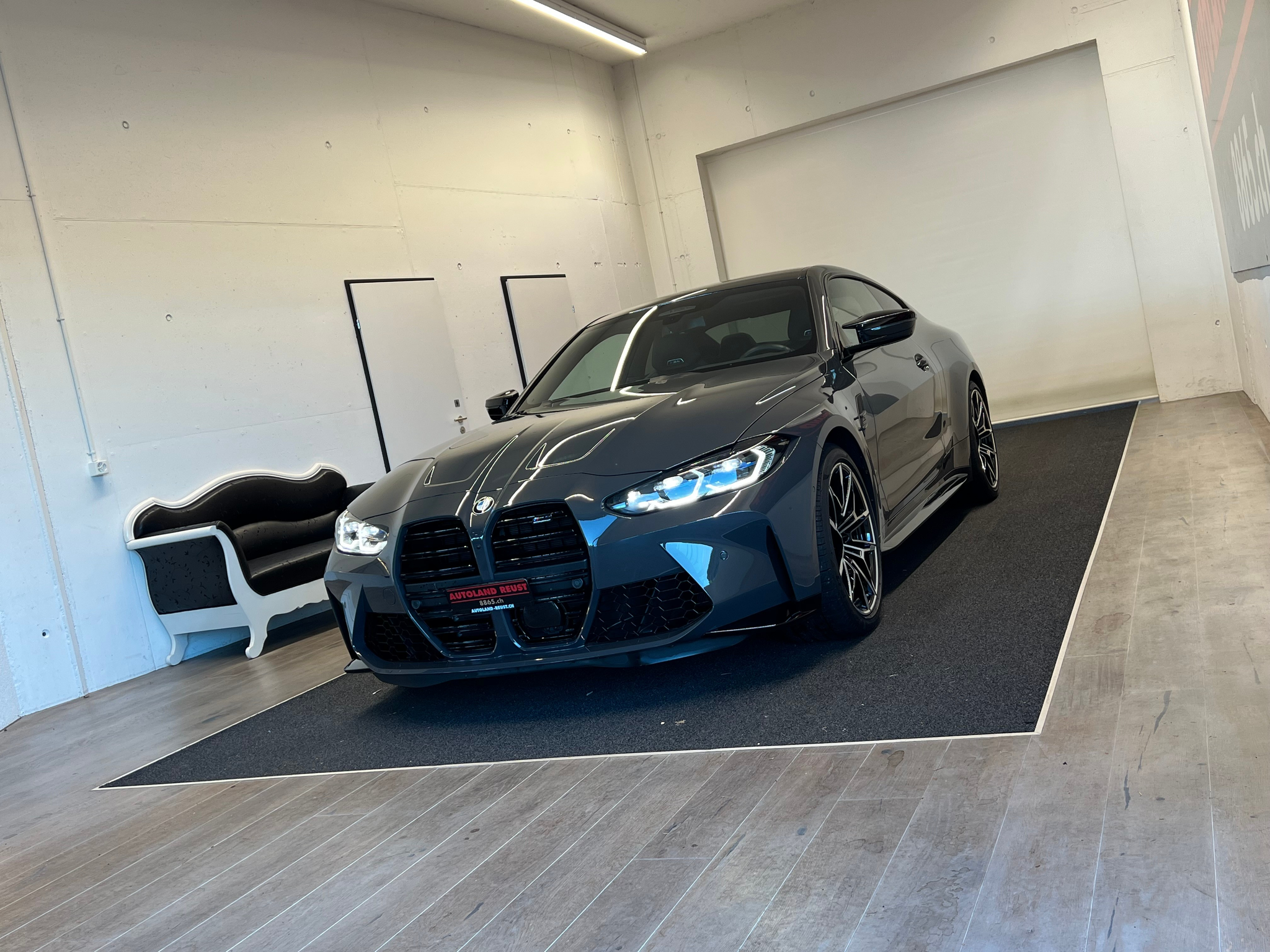 listing desktop thumbnail image 2