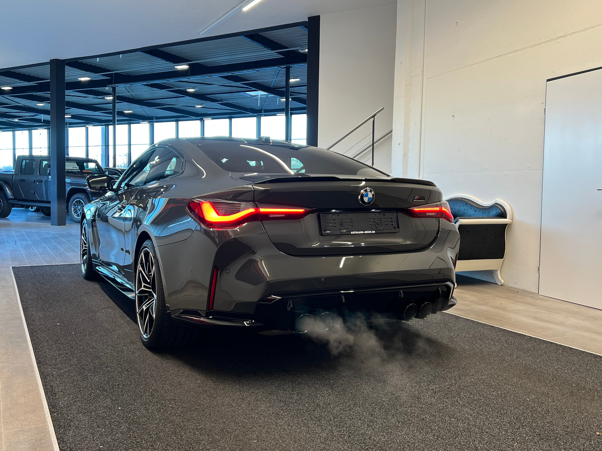 listing desktop thumbnail image 8