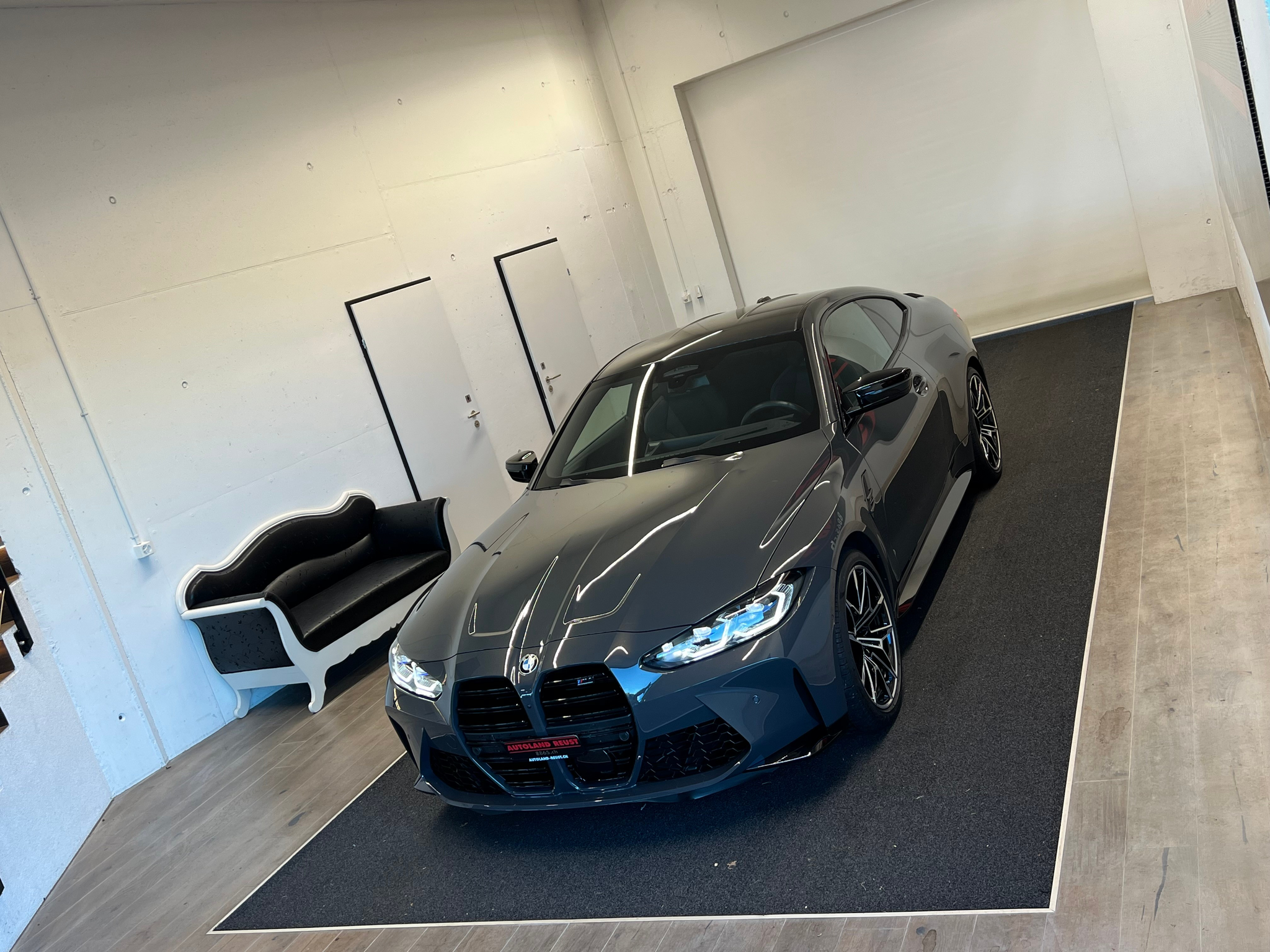 listing desktop thumbnail image 3