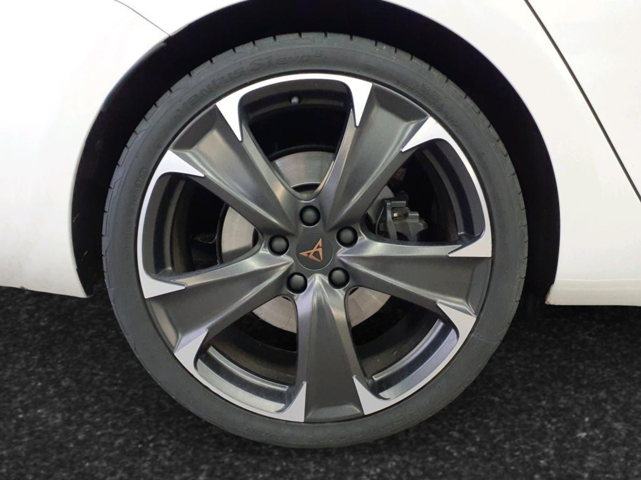 listing desktop thumbnail image 3