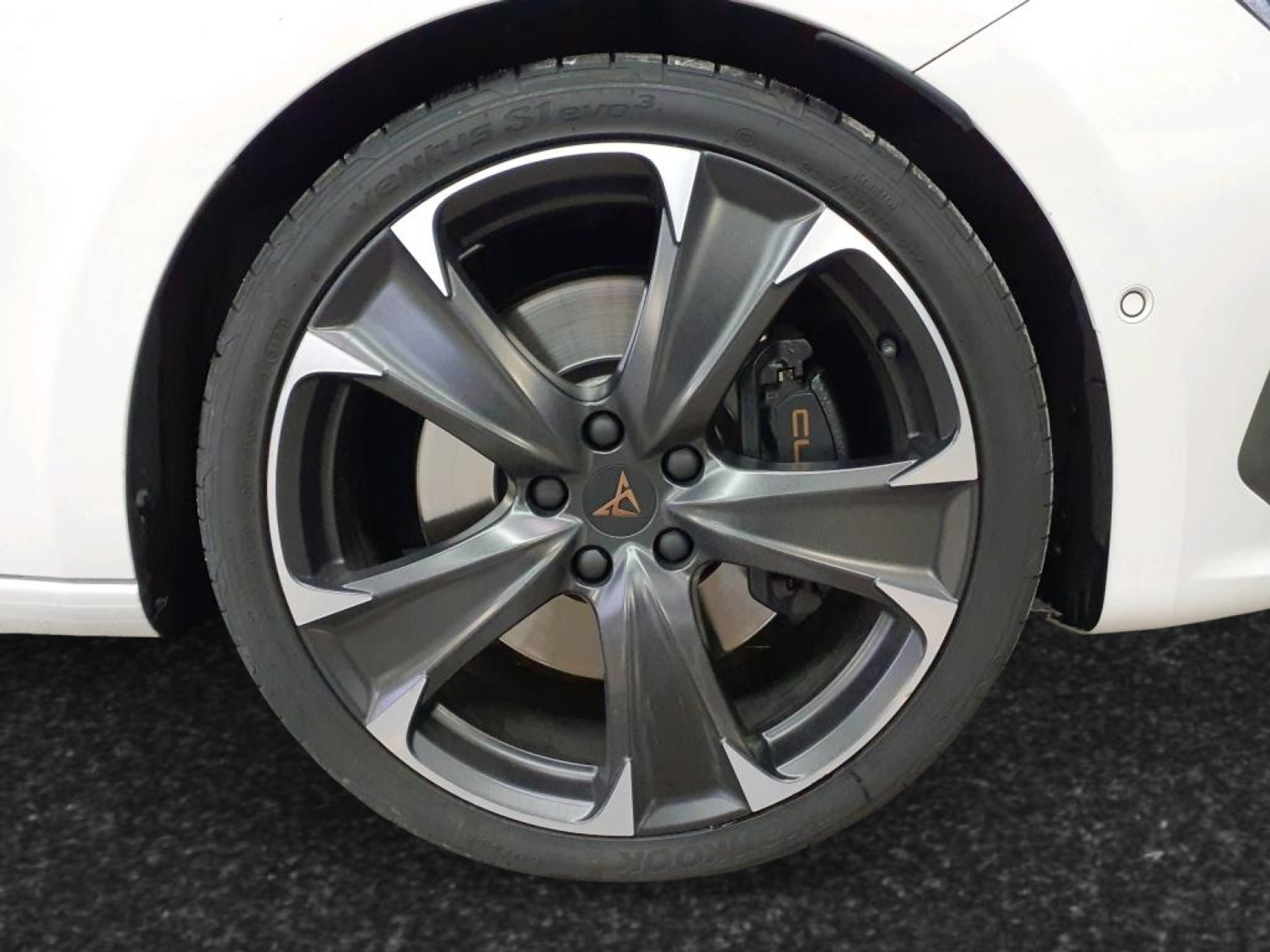 listing desktop thumbnail image 4