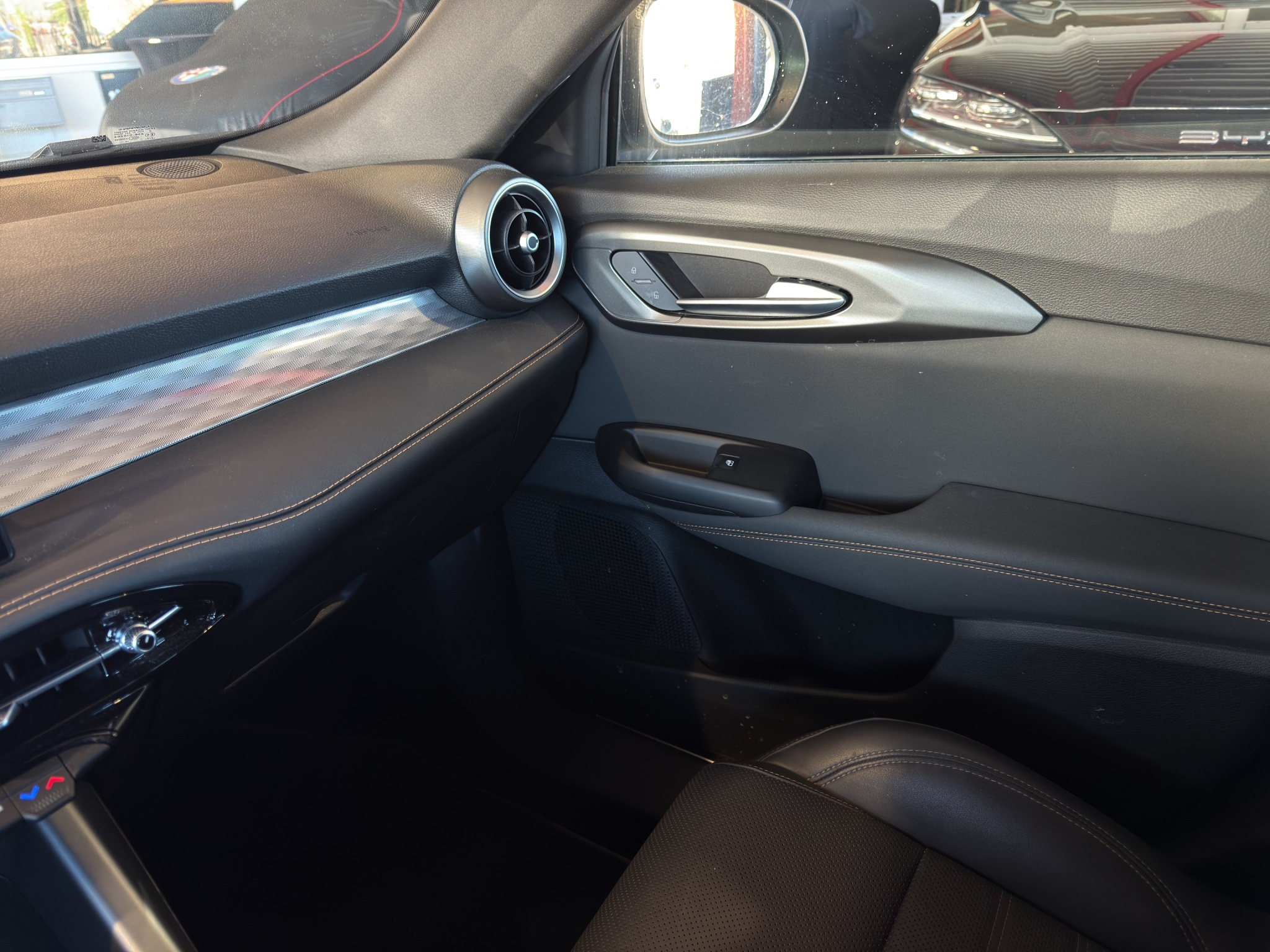 listing desktop thumbnail image 30