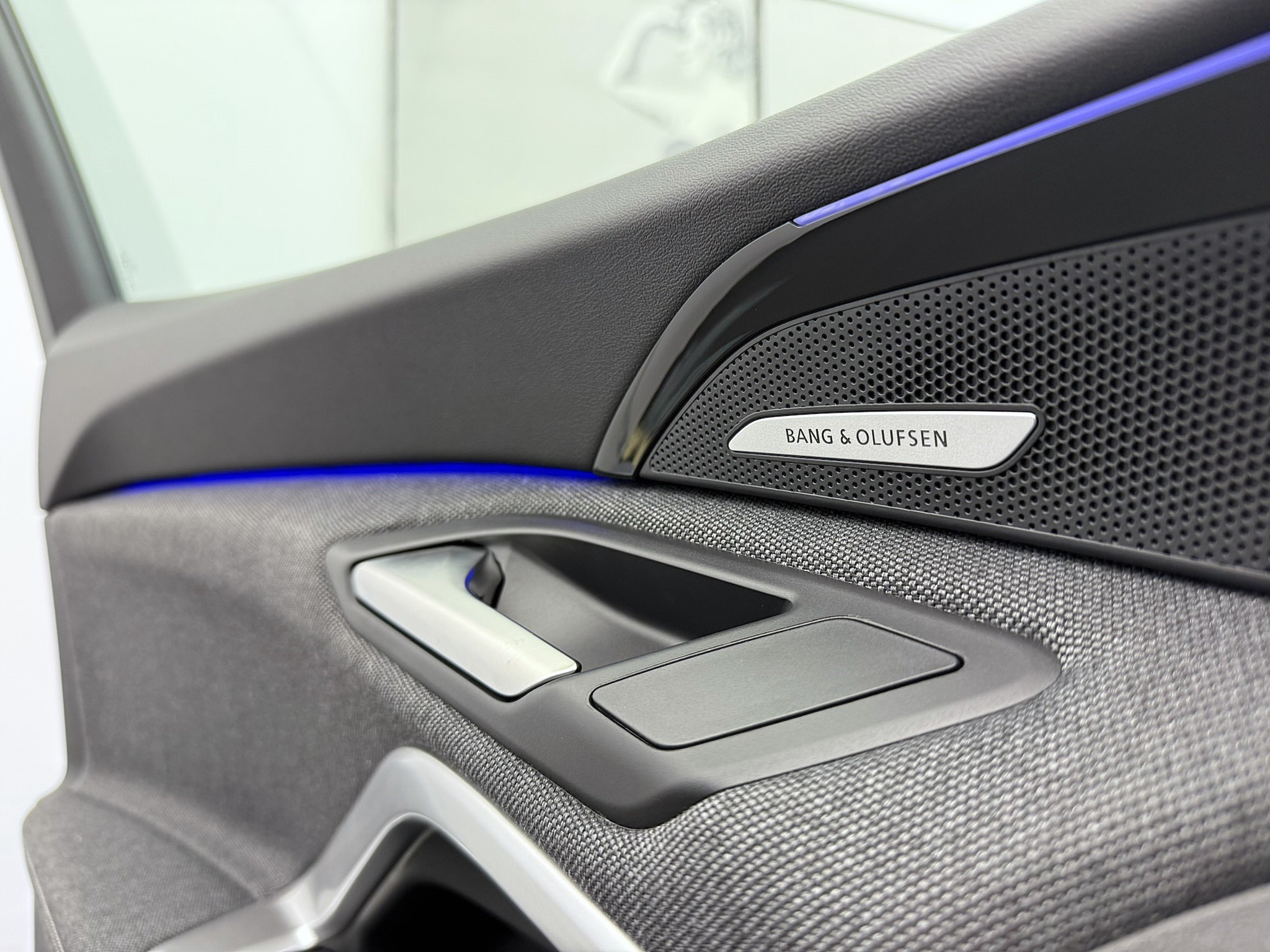 listing desktop thumbnail image 4