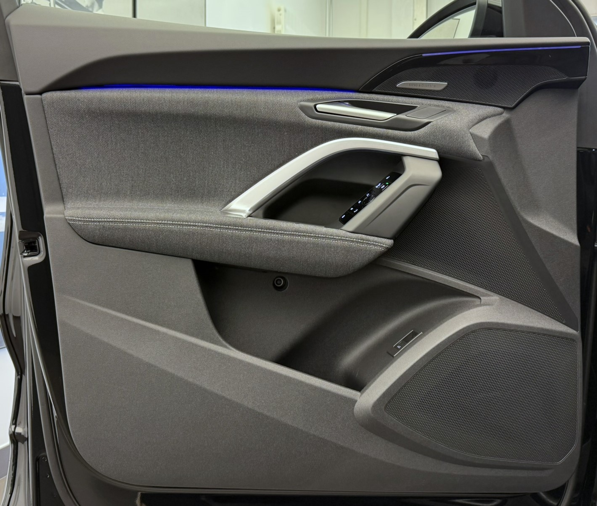 listing desktop thumbnail image 3