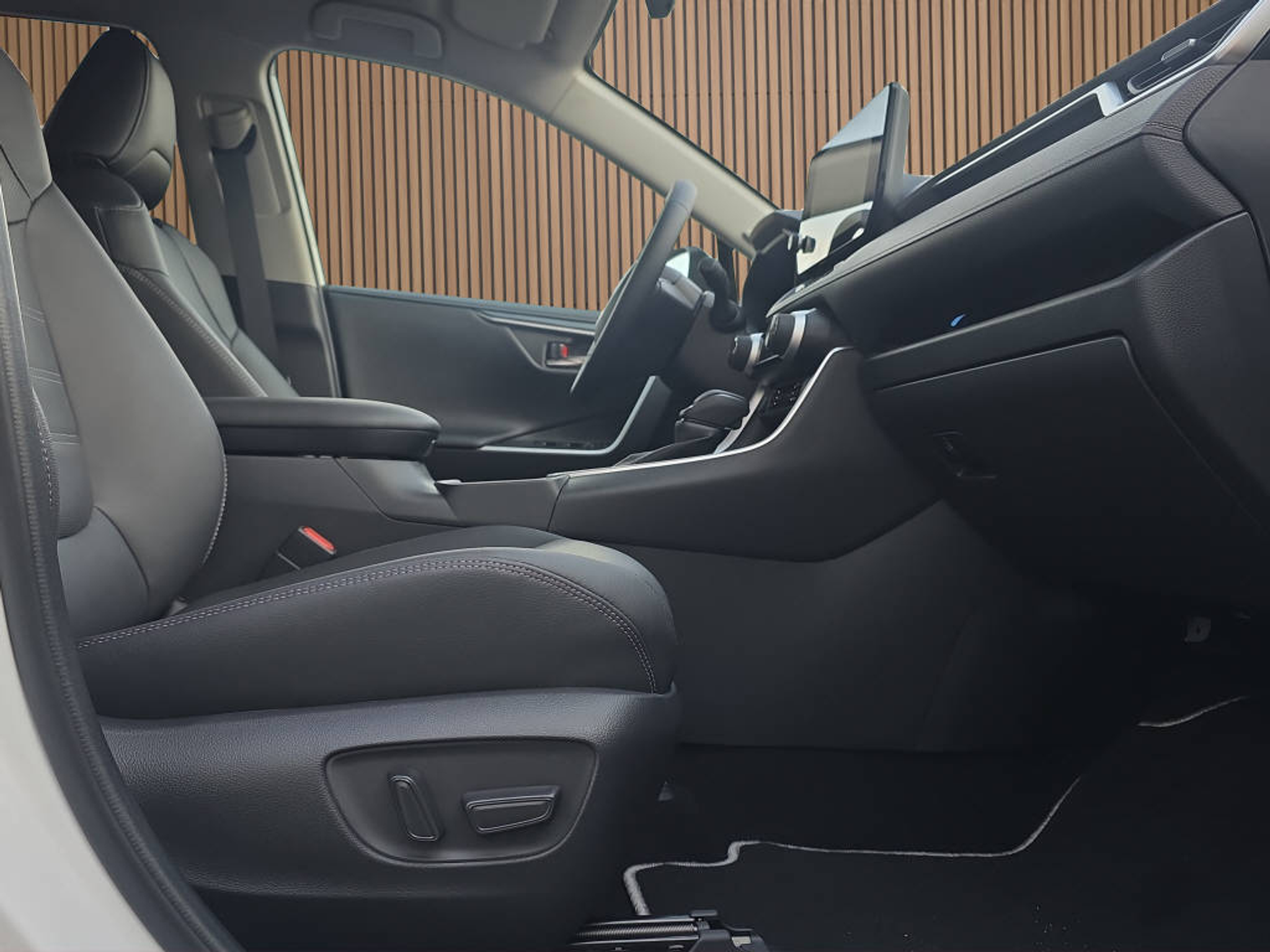 listing desktop thumbnail image 9