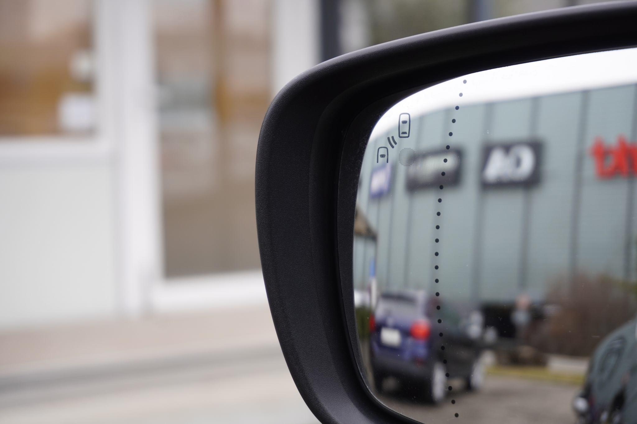 listing desktop thumbnail image 25