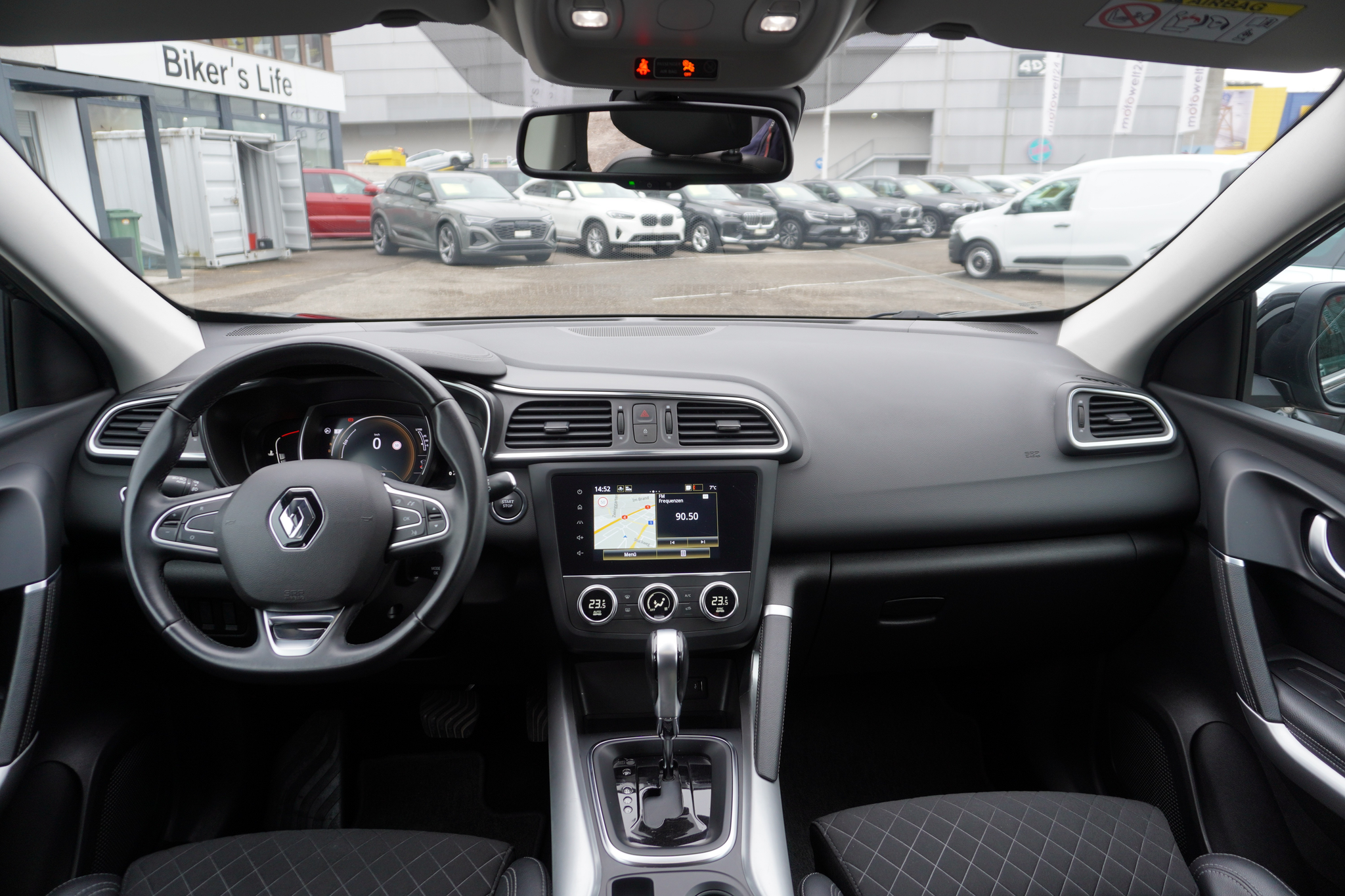 listing desktop thumbnail image 12