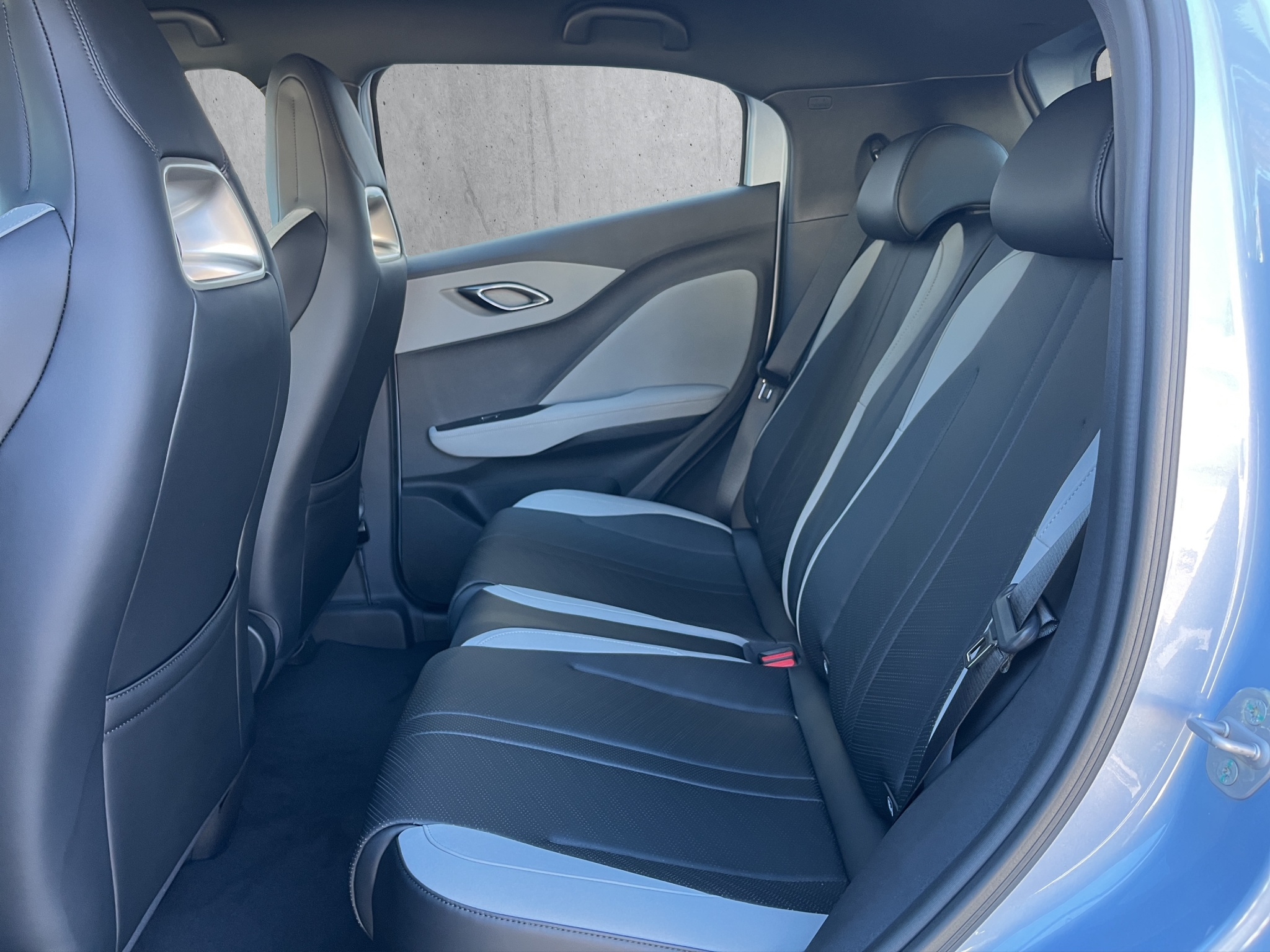 listing desktop thumbnail image 12