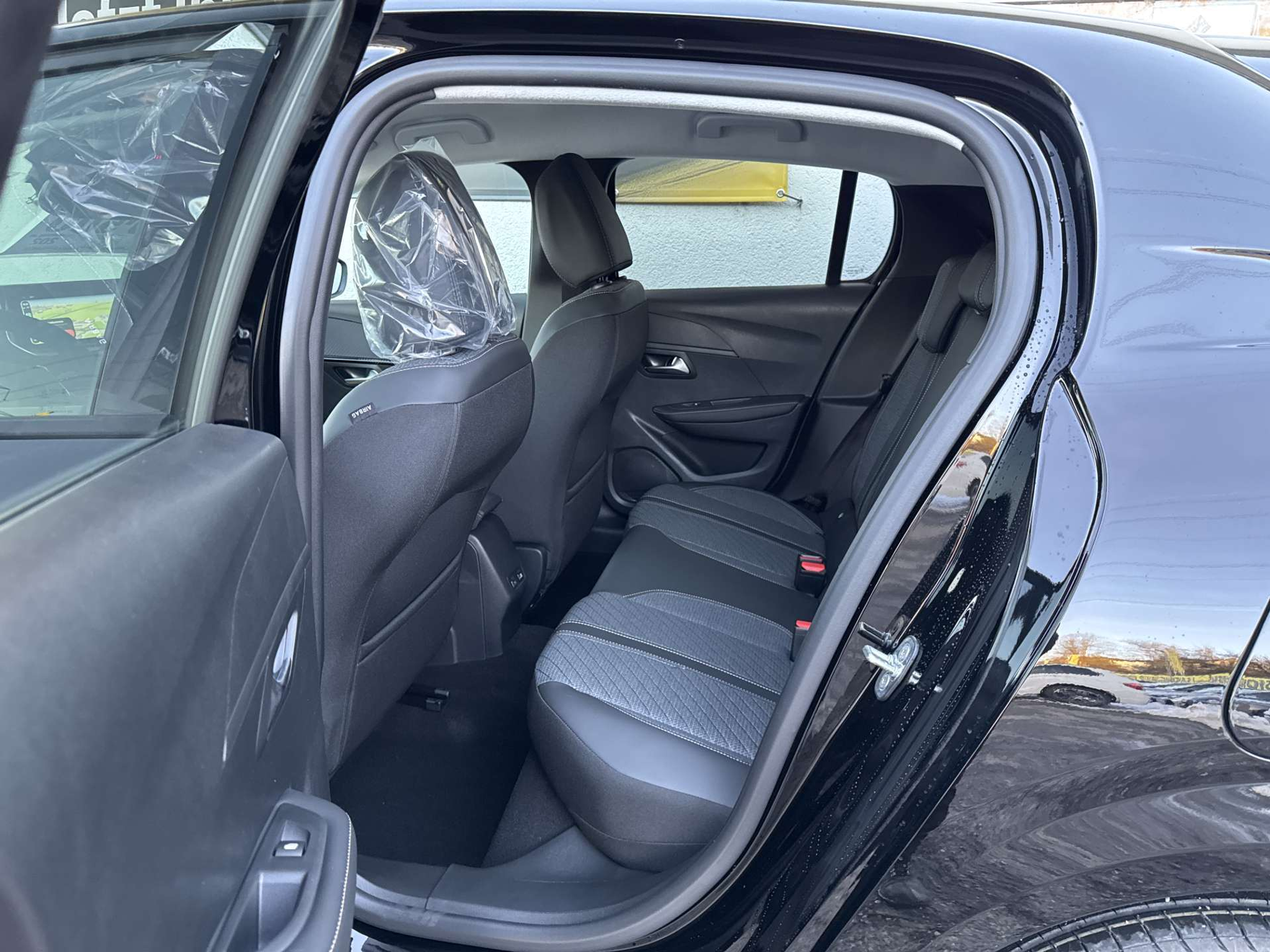 listing desktop thumbnail image 7