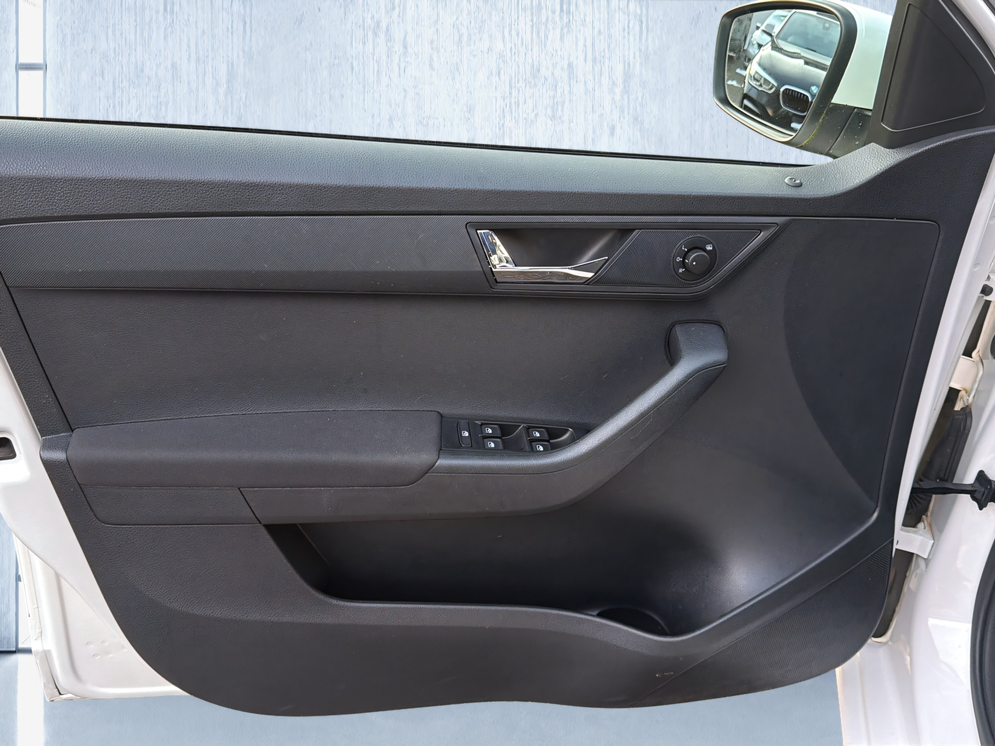 listing desktop thumbnail image 10