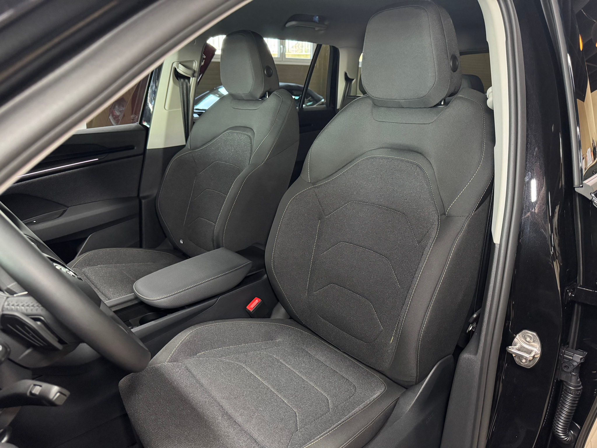 listing desktop thumbnail image 12